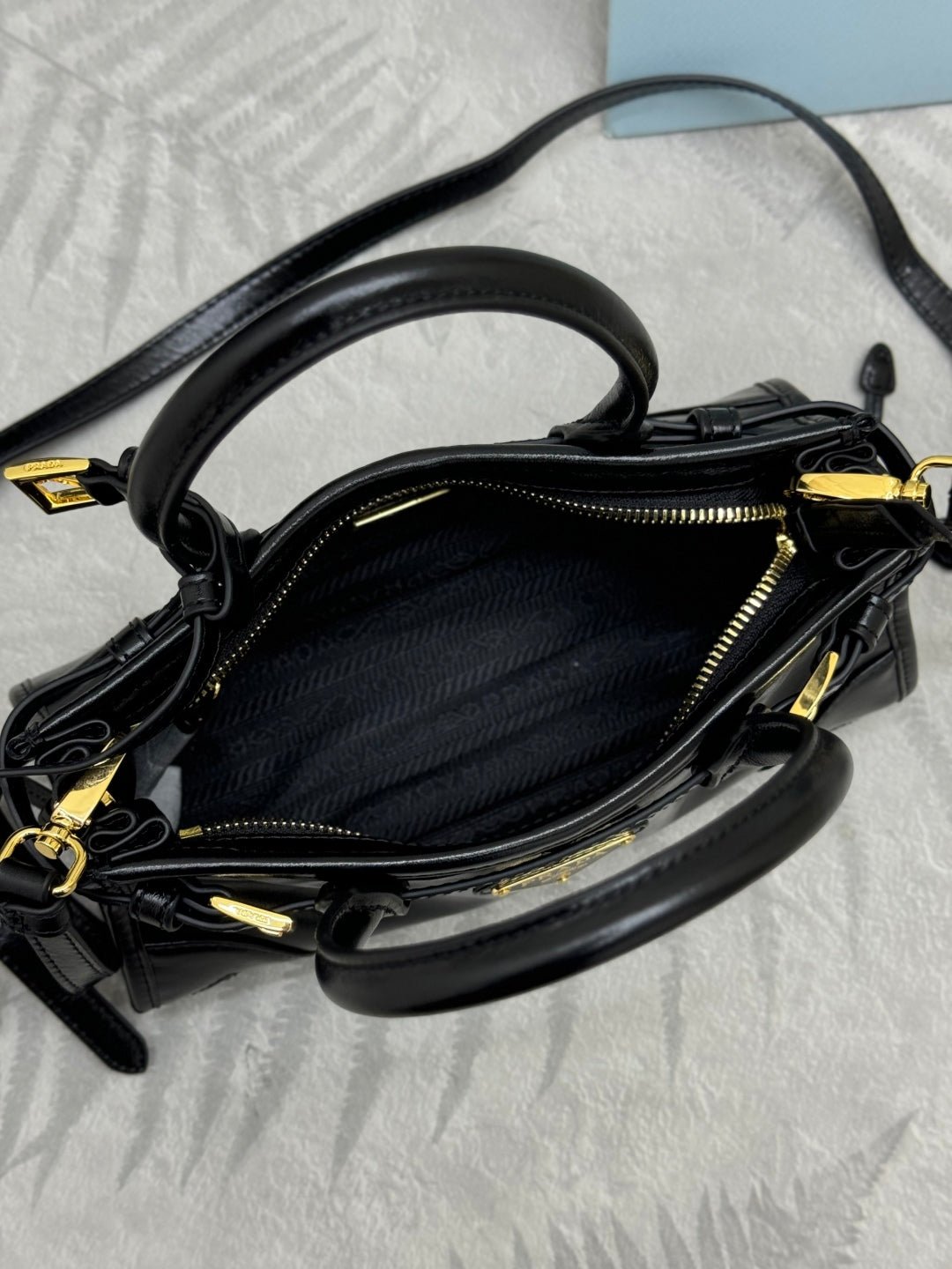 {Style No: XB5VUPEZ} PRADA 25S BONNIE MINI HANDBAG 23 IN BLACK CALFSKIN GOLD HARDWRE - Image 5