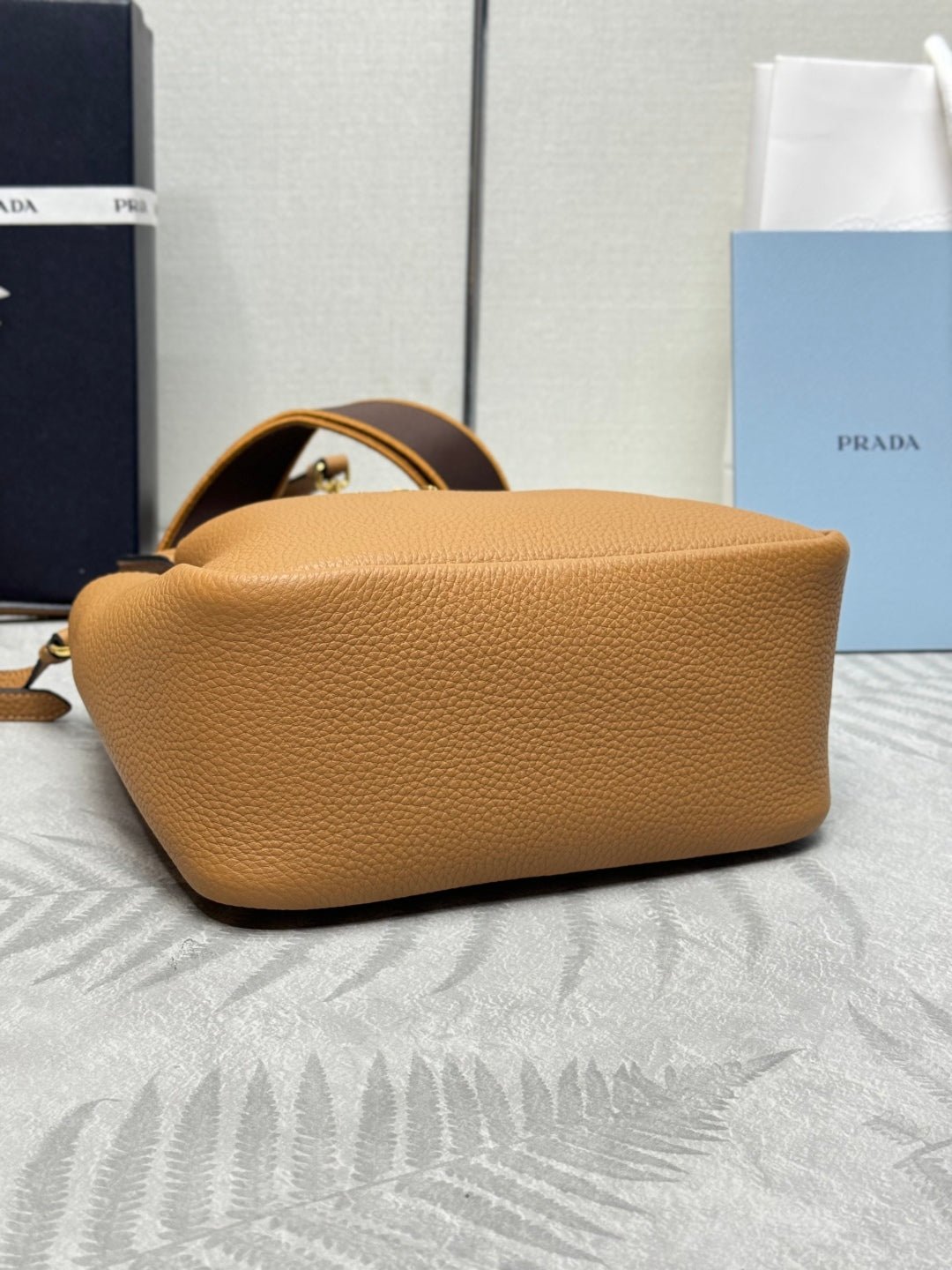 {Style No: RKXHOUH4} PRADA 25S SMALL BAG 23 IN CARAMEL CALFSKIN GOLD HARDWRE - Image 8