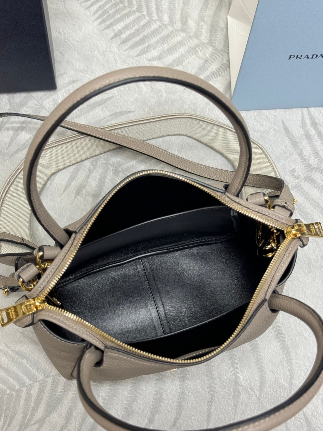 {Style No: FG5AG4A9} PRADA 25S SMALL BAG 23 IN TAUPE CALFSKIN GOLD HARDWRE - Image 5