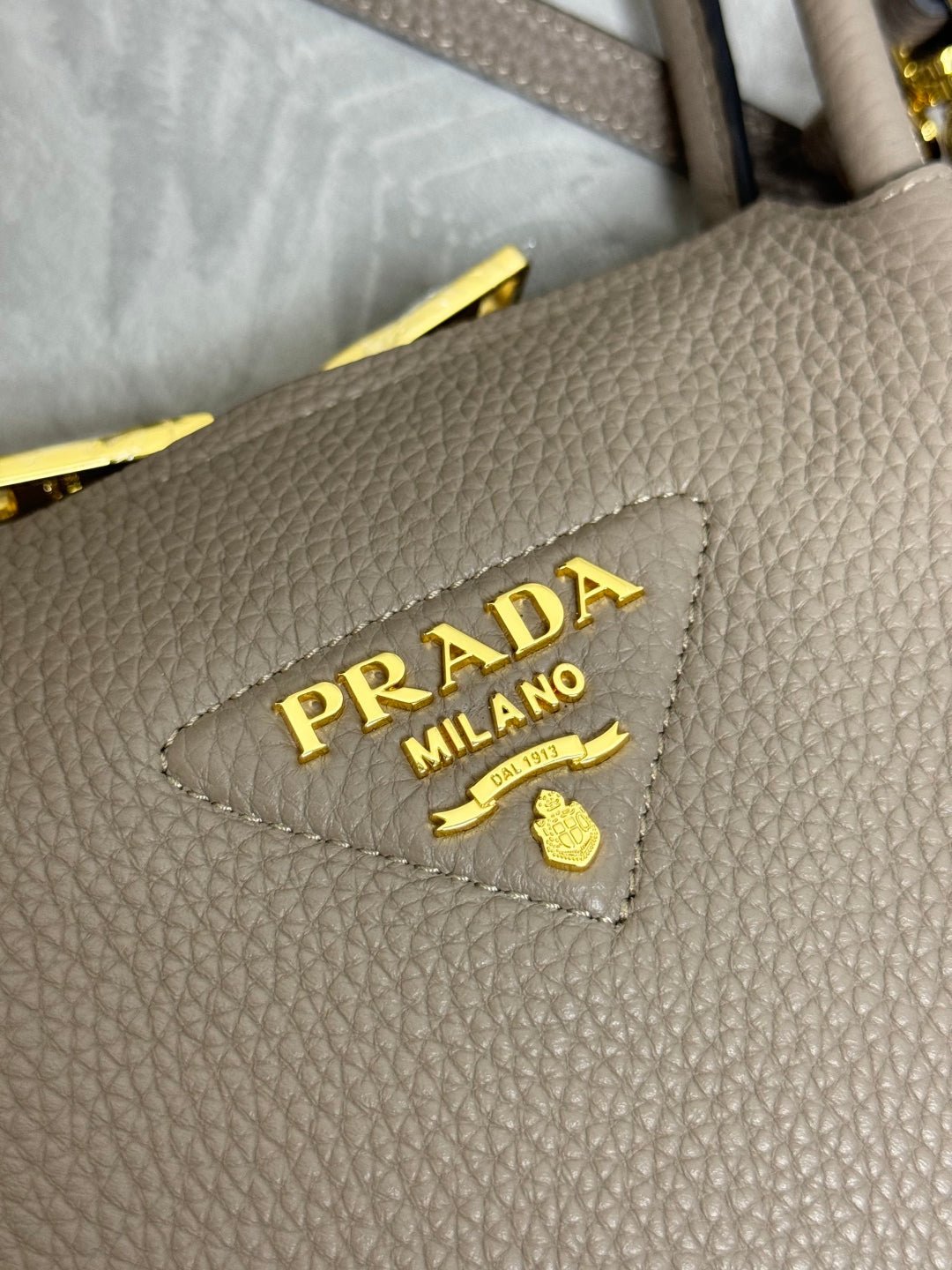 {Style No: FG5AG4A9} PRADA 25S SMALL BAG 23 IN TAUPE CALFSKIN GOLD HARDWRE - Image 3
