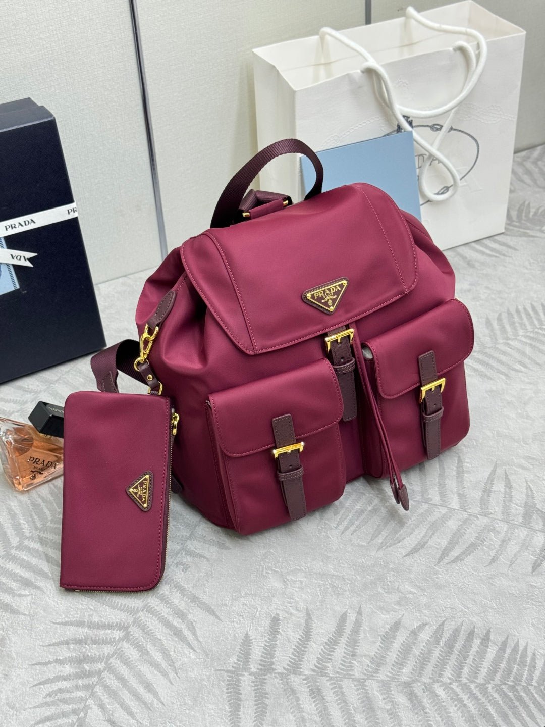 {Style No: KV9WN4HK} PRADA 25S RE-EDITION 1978 SMALL BACKPACK 32 IN BURGUNDY RE-NYLON - Image 7