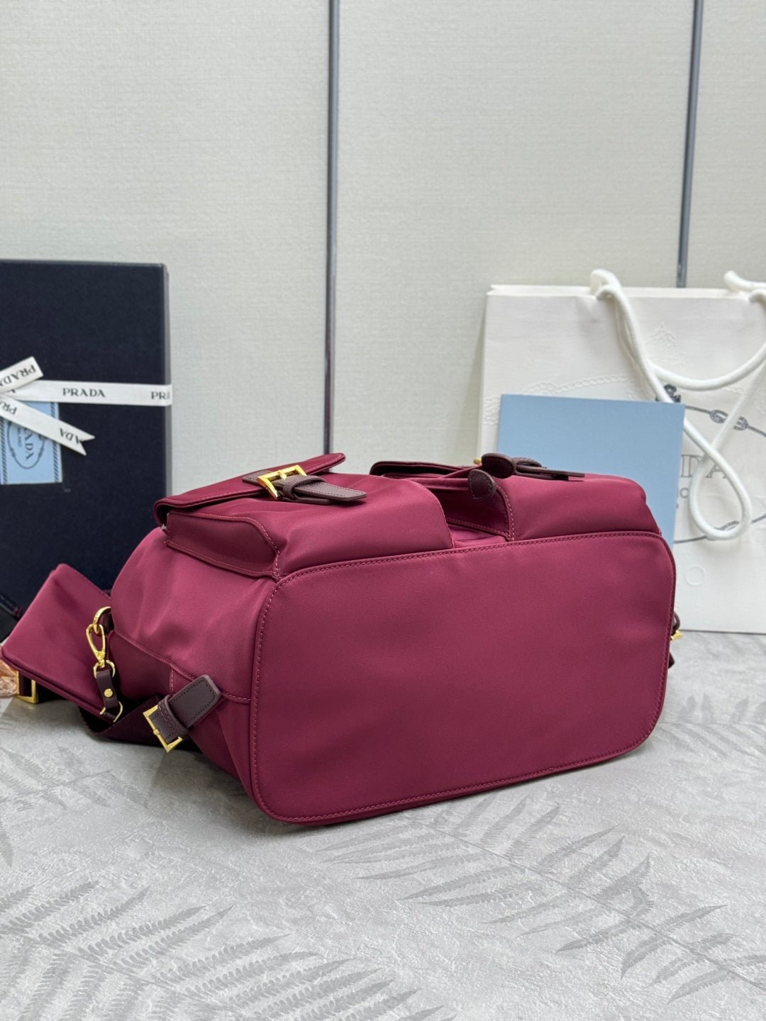 {Style No: KV9WN4HK} PRADA 25S RE-EDITION 1978 SMALL BACKPACK 32 IN BURGUNDY RE-NYLON - Image 9
