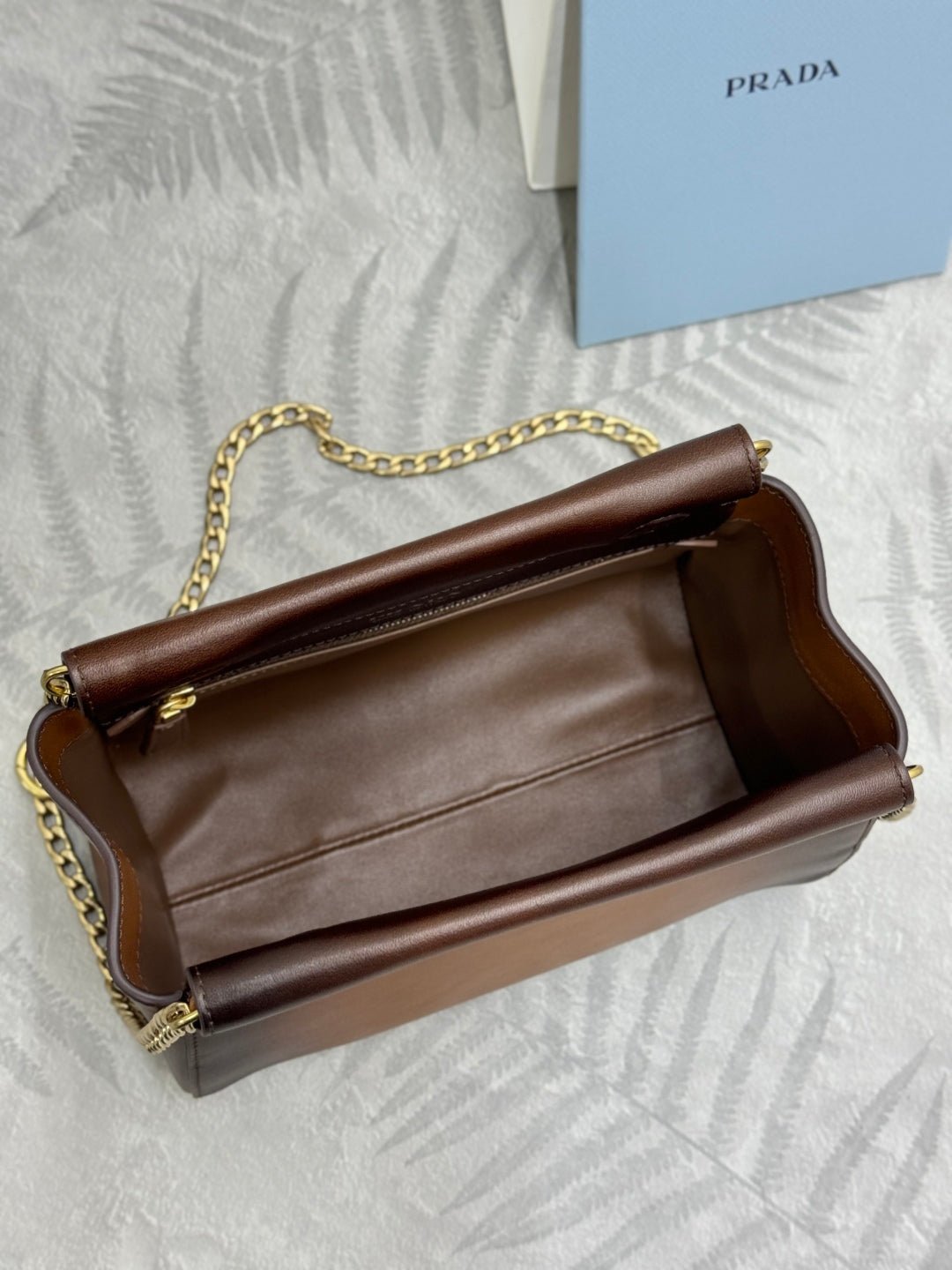 {Style No: FJDHQZNM} PRADA 25S ENCHAINE MINI BAG 22 IN COGNAC CALFSKIN GOLD HARDWARE - Image 5