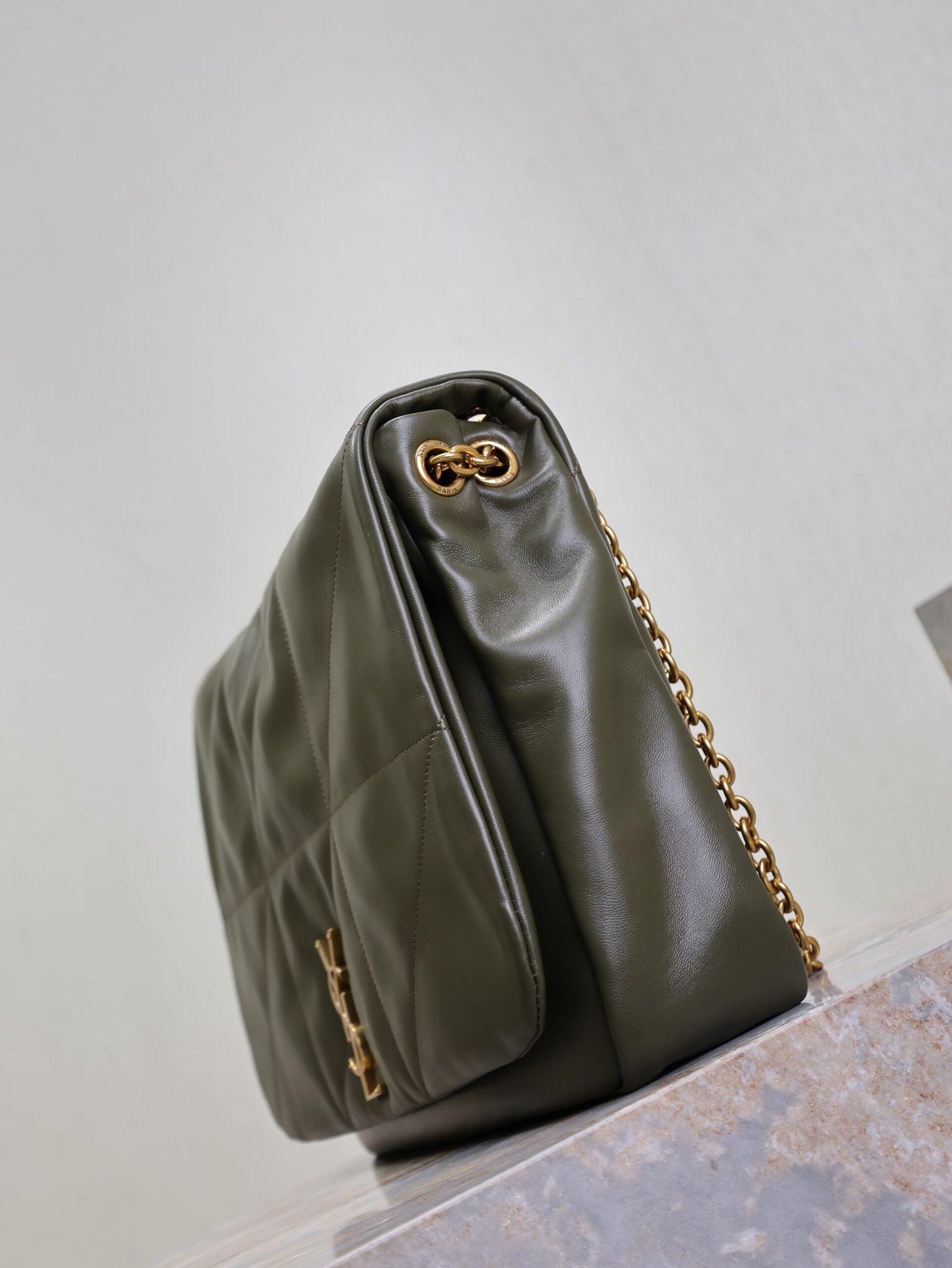 {Style No: 1FDDL7DI} YSL 25S LARGE JAMIE 43 IN LIGHT MUSK LAMBSKIN GOLD HARDWRE - Image 4