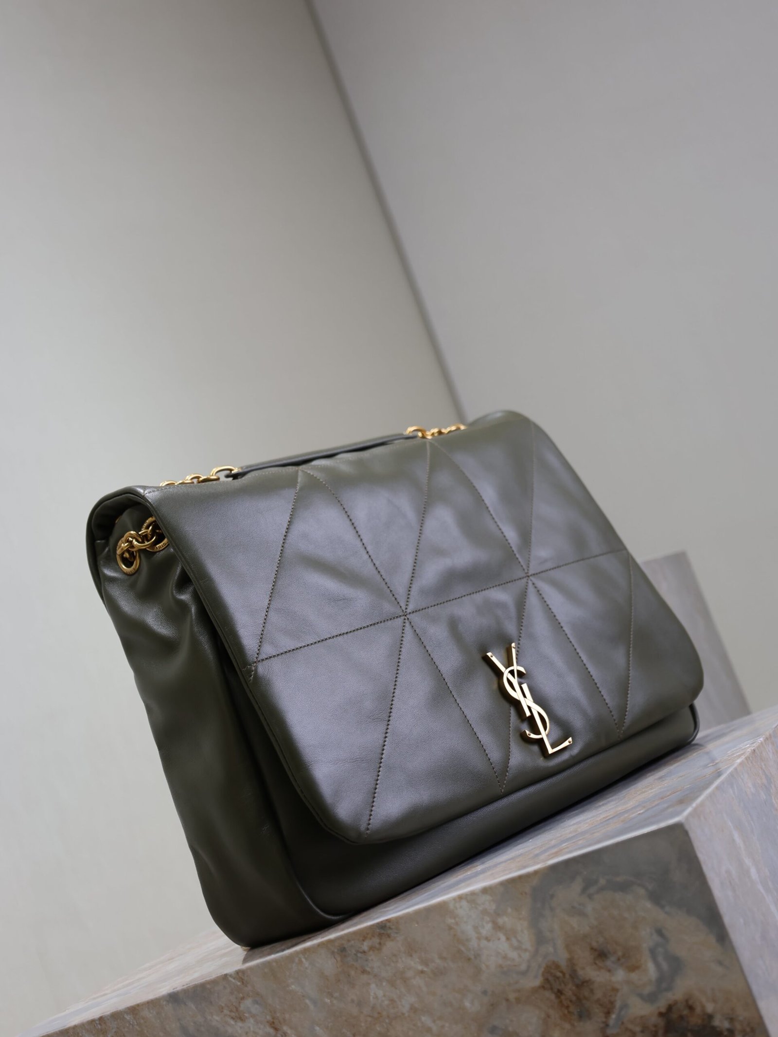 {Style No: 1FDDL7DI} YSL 25S LARGE JAMIE 43 IN LIGHT MUSK LAMBSKIN GOLD HARDWRE - Image 3