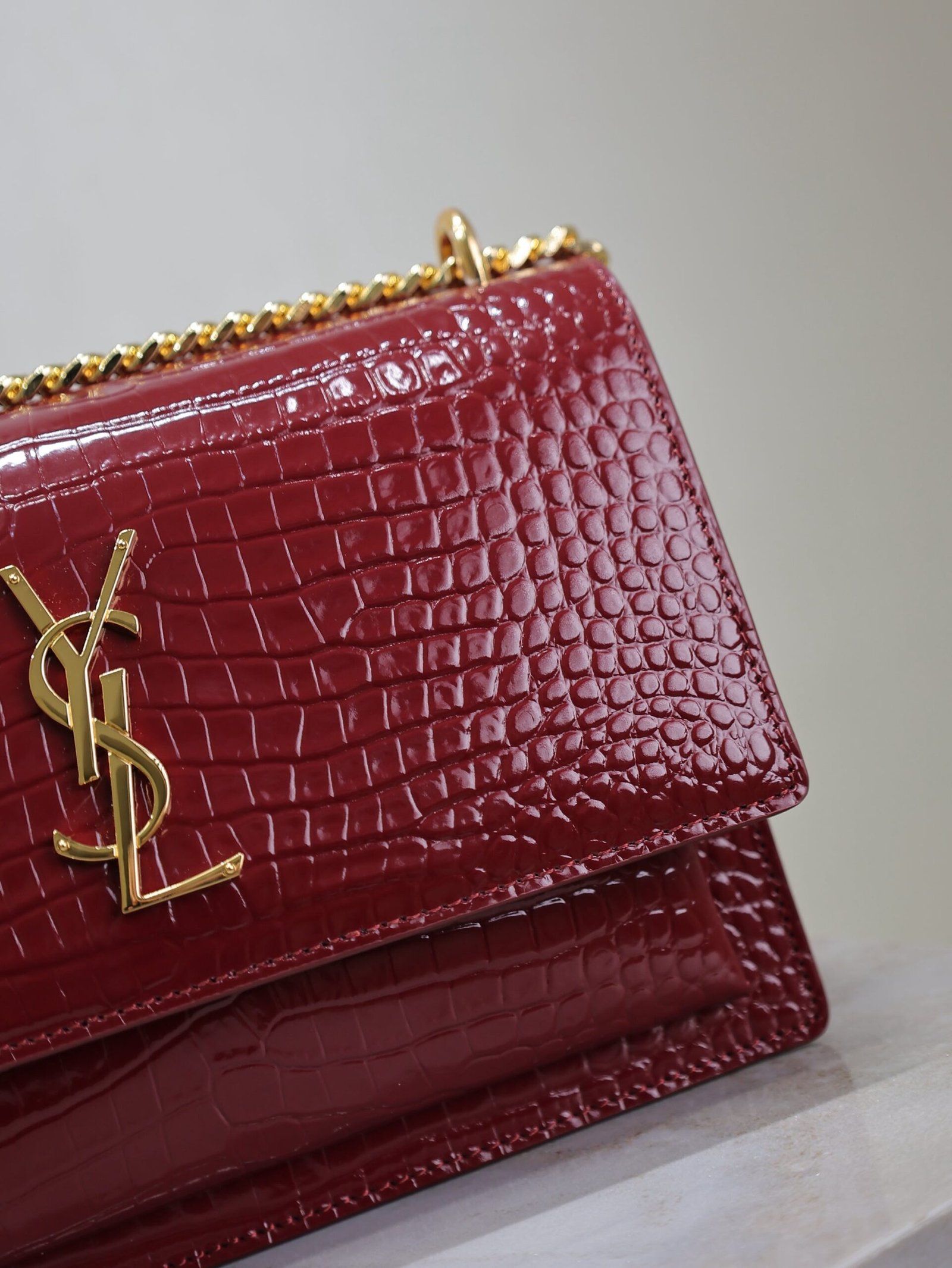 {Style No: VWVCUWG9} YSL 25S SUNSET MEDIUM 22 IN CRIMSON RED CROCODILE-EMBOSSED CALFSKIN GOLD HARDWARE - Image 3