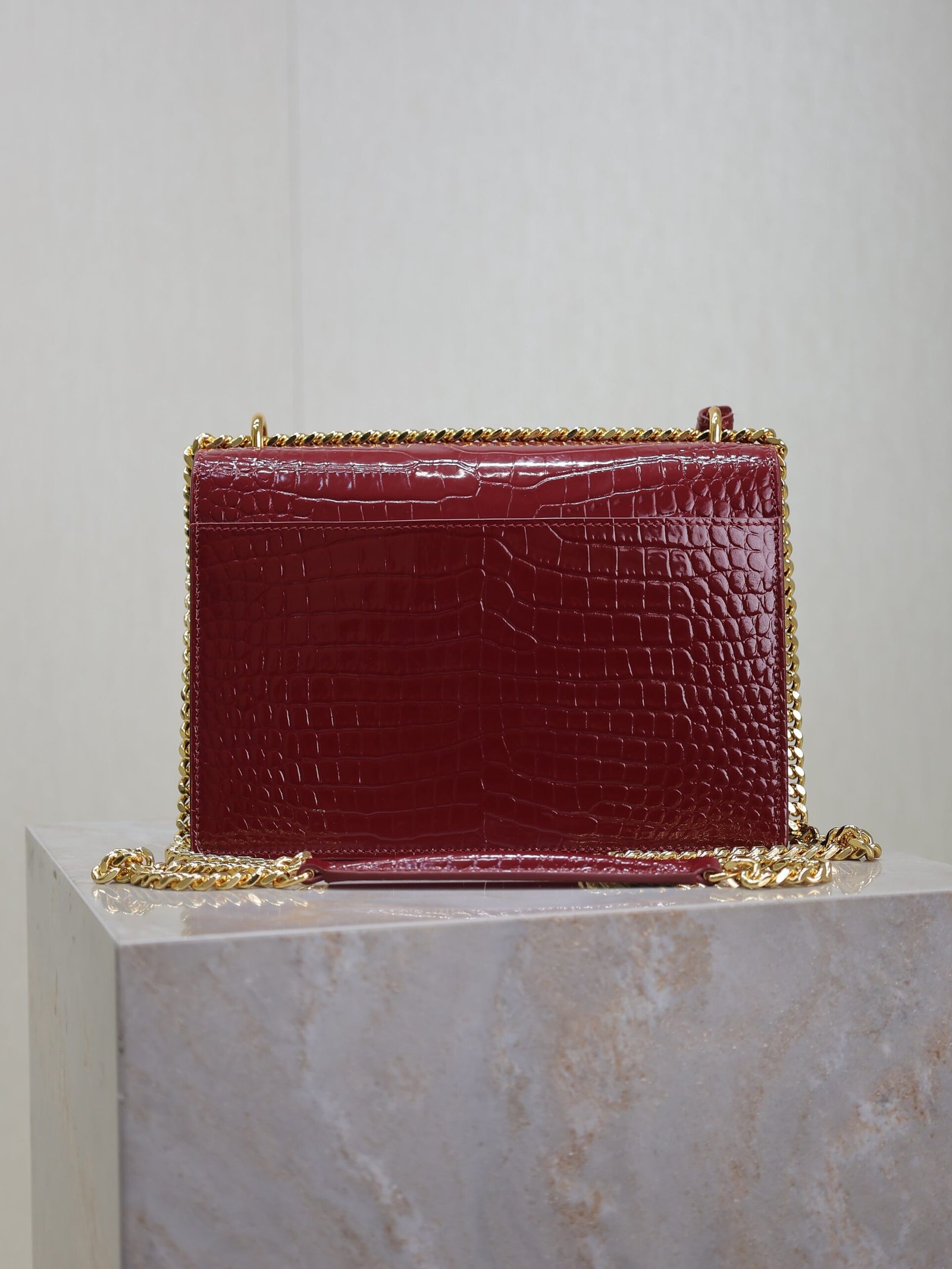 {Style No: VWVCUWG9} YSL 25S SUNSET MEDIUM 22 IN CRIMSON RED CROCODILE-EMBOSSED CALFSKIN GOLD HARDWARE - Image 2
