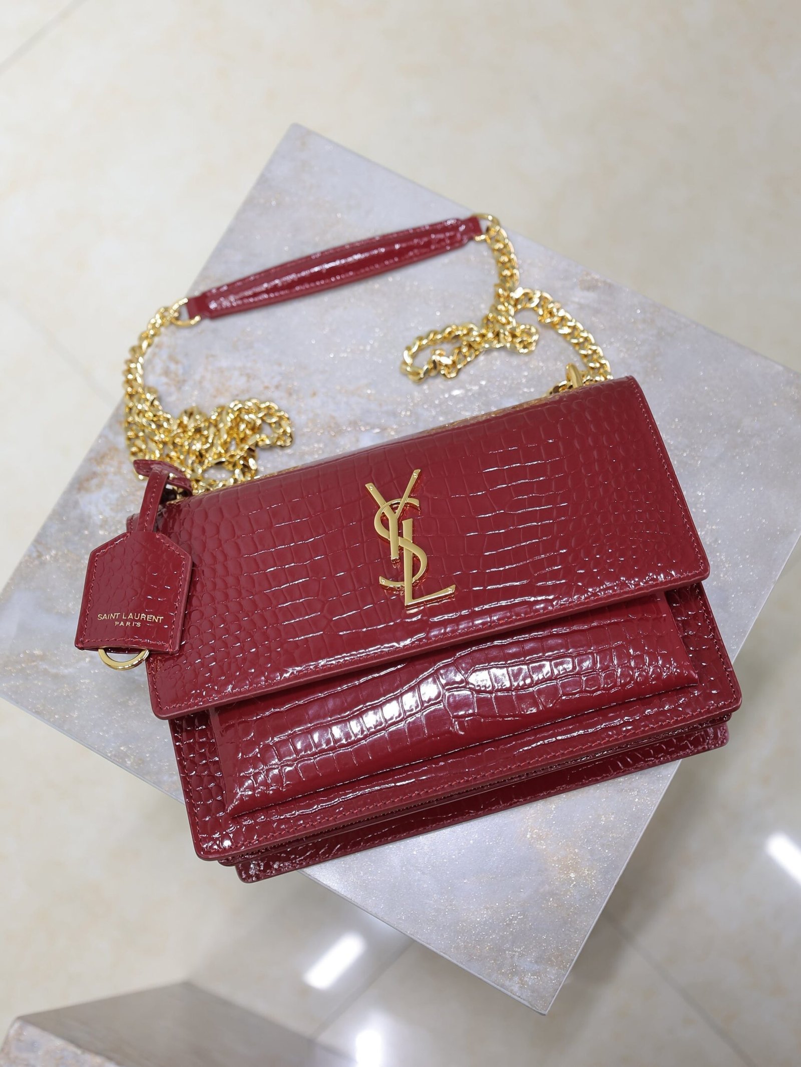 {Style No: VWVCUWG9} YSL 25S SUNSET MEDIUM 22 IN CRIMSON RED CROCODILE-EMBOSSED CALFSKIN GOLD HARDWARE - Image 4