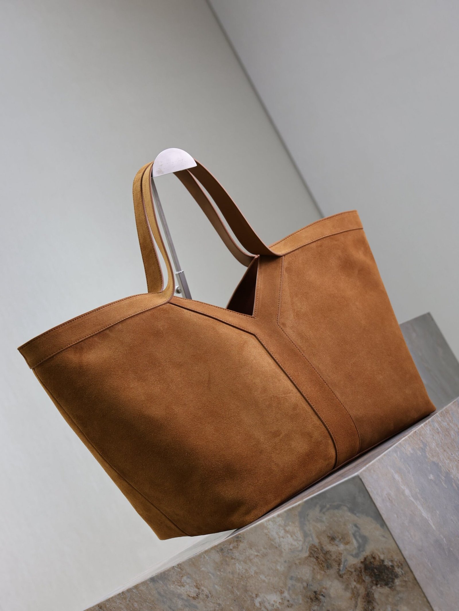 {Style No: FUB6HC44} YSL 25S Y MAXI TOTE 50 IN CARAMEL SUEDE GOLD HARDWARE - Image 2
