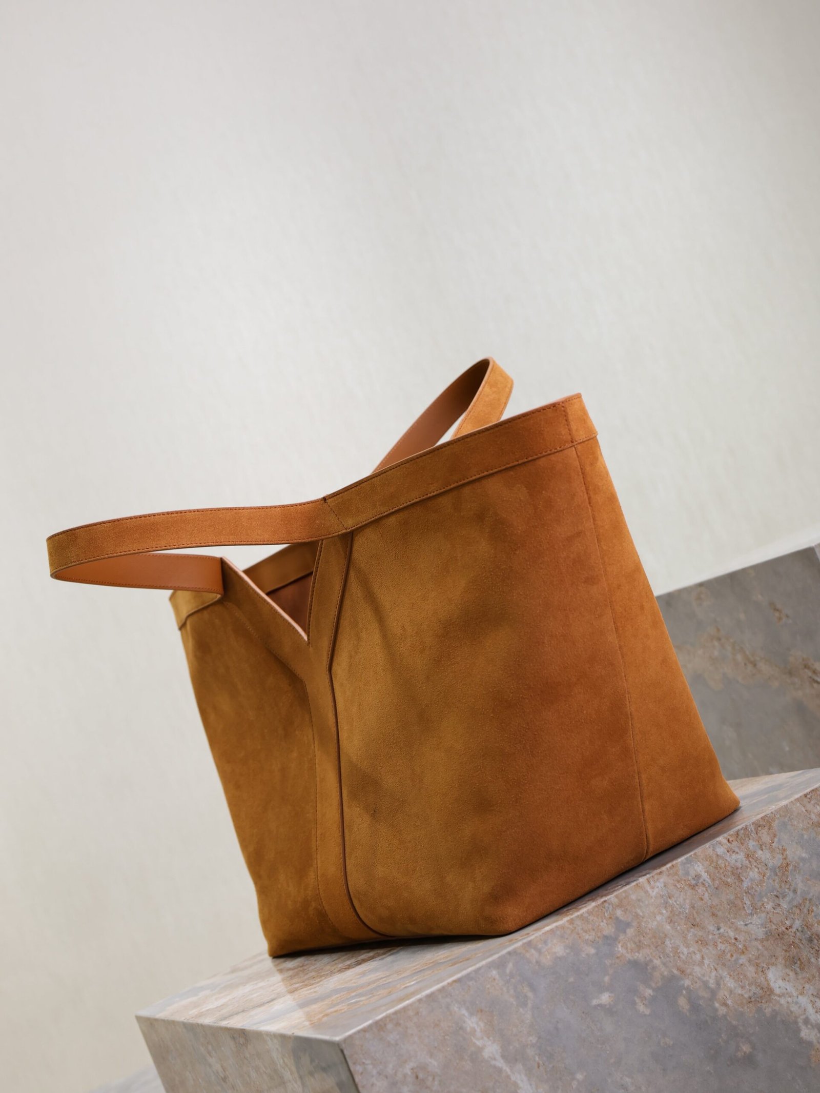 {Style No: FUB6HC44} YSL 25S Y MAXI TOTE 50 IN CARAMEL SUEDE GOLD HARDWARE - Image 7
