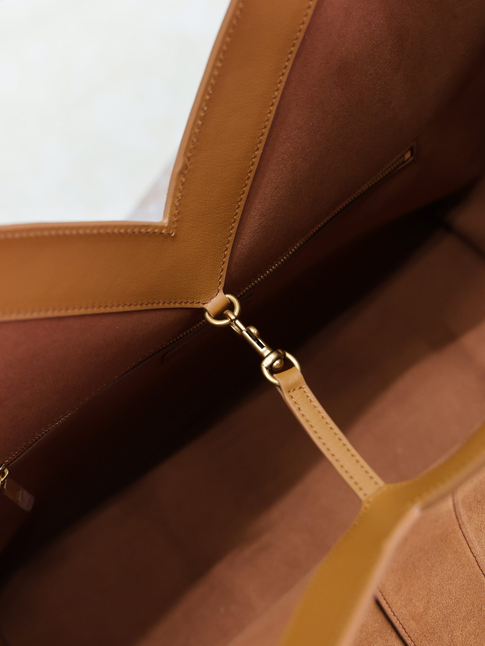 {Style No: FUB6HC44} YSL 25S Y MAXI TOTE 50 IN CARAMEL SUEDE GOLD HARDWARE - Image 6