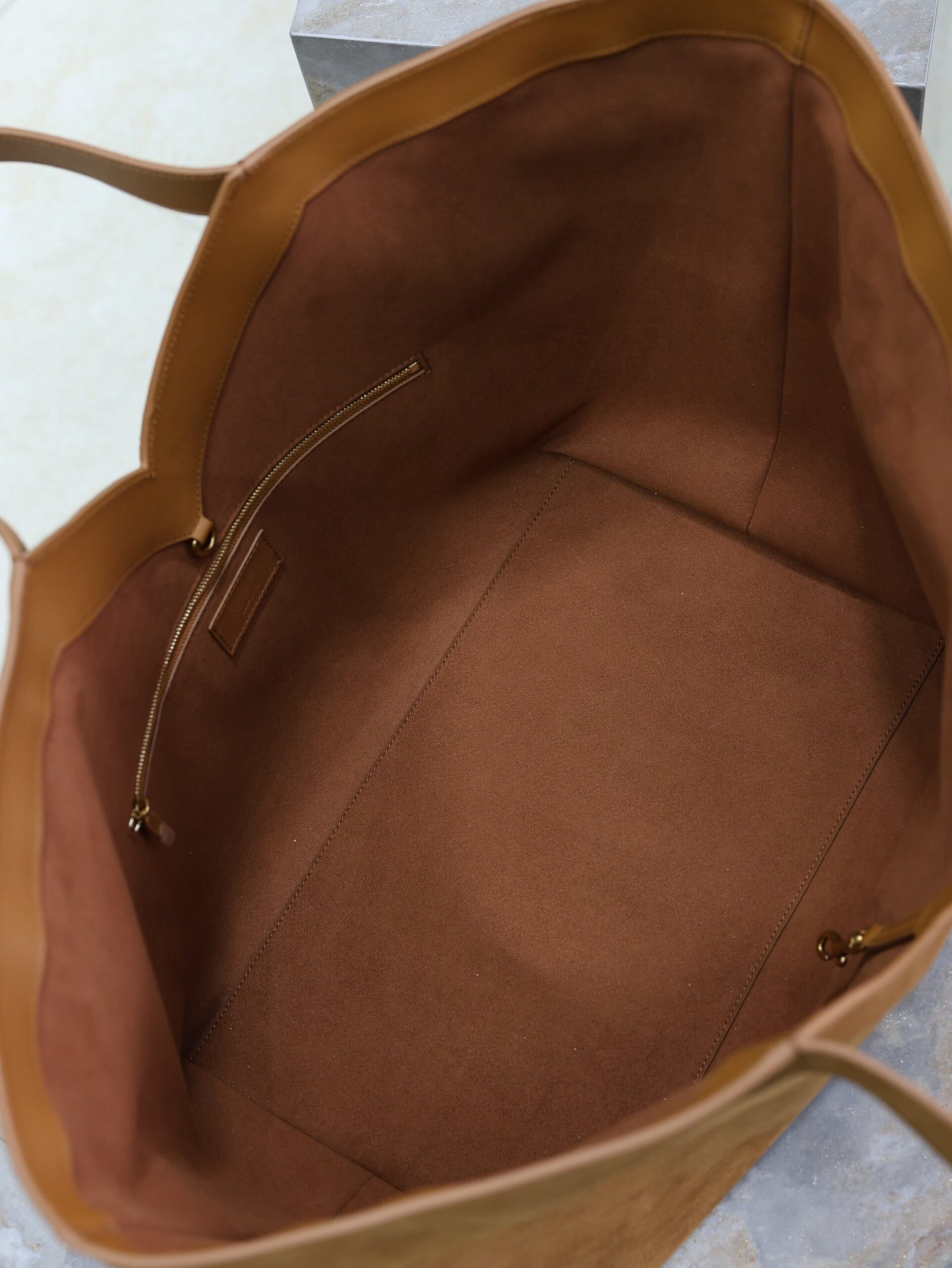 {Style No: FUB6HC44} YSL 25S Y MAXI TOTE 50 IN CARAMEL SUEDE GOLD HARDWARE - Image 5