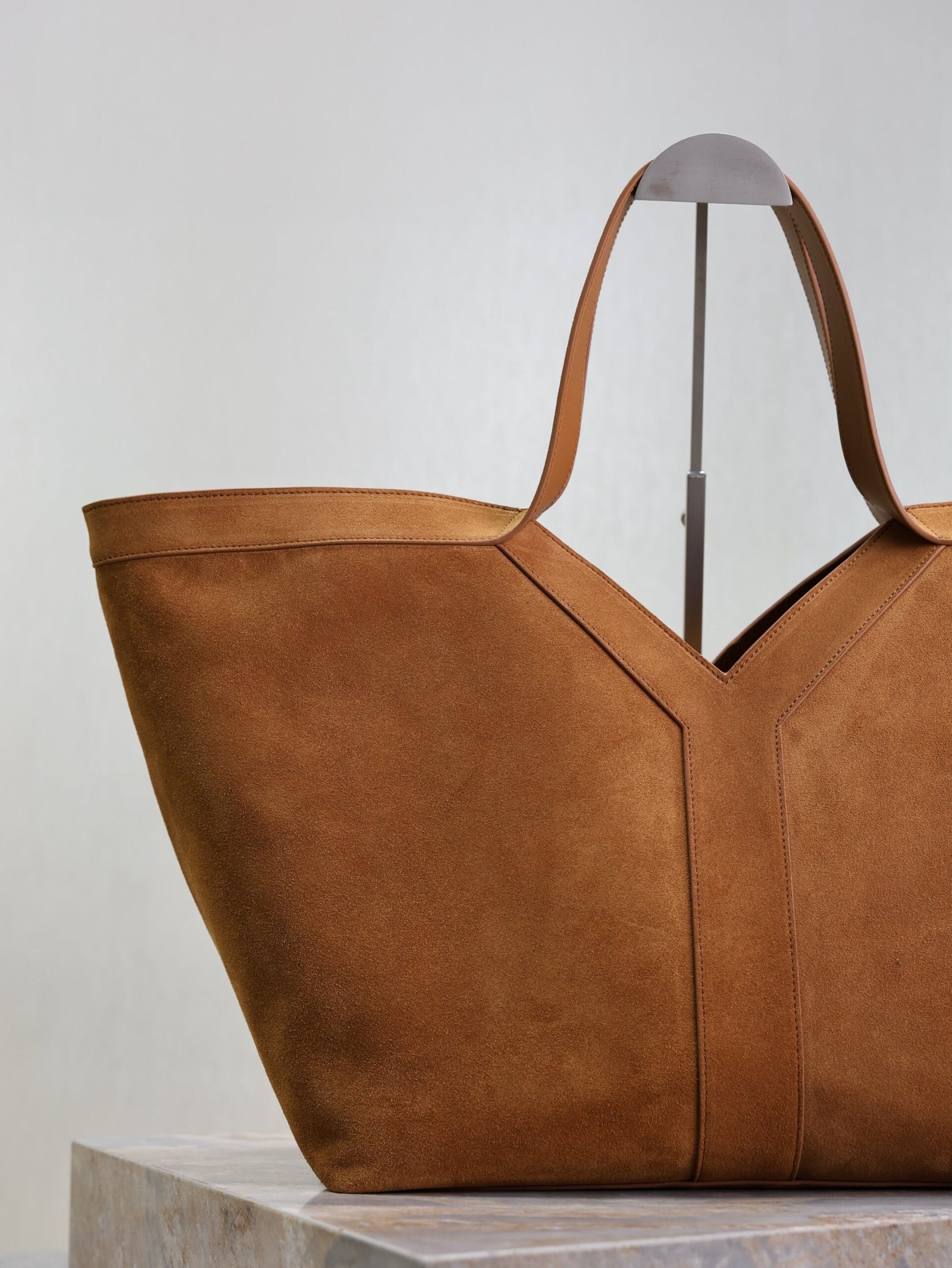 {Style No: FUB6HC44} YSL 25S Y MAXI TOTE 50 IN CARAMEL SUEDE GOLD HARDWARE - Image 3