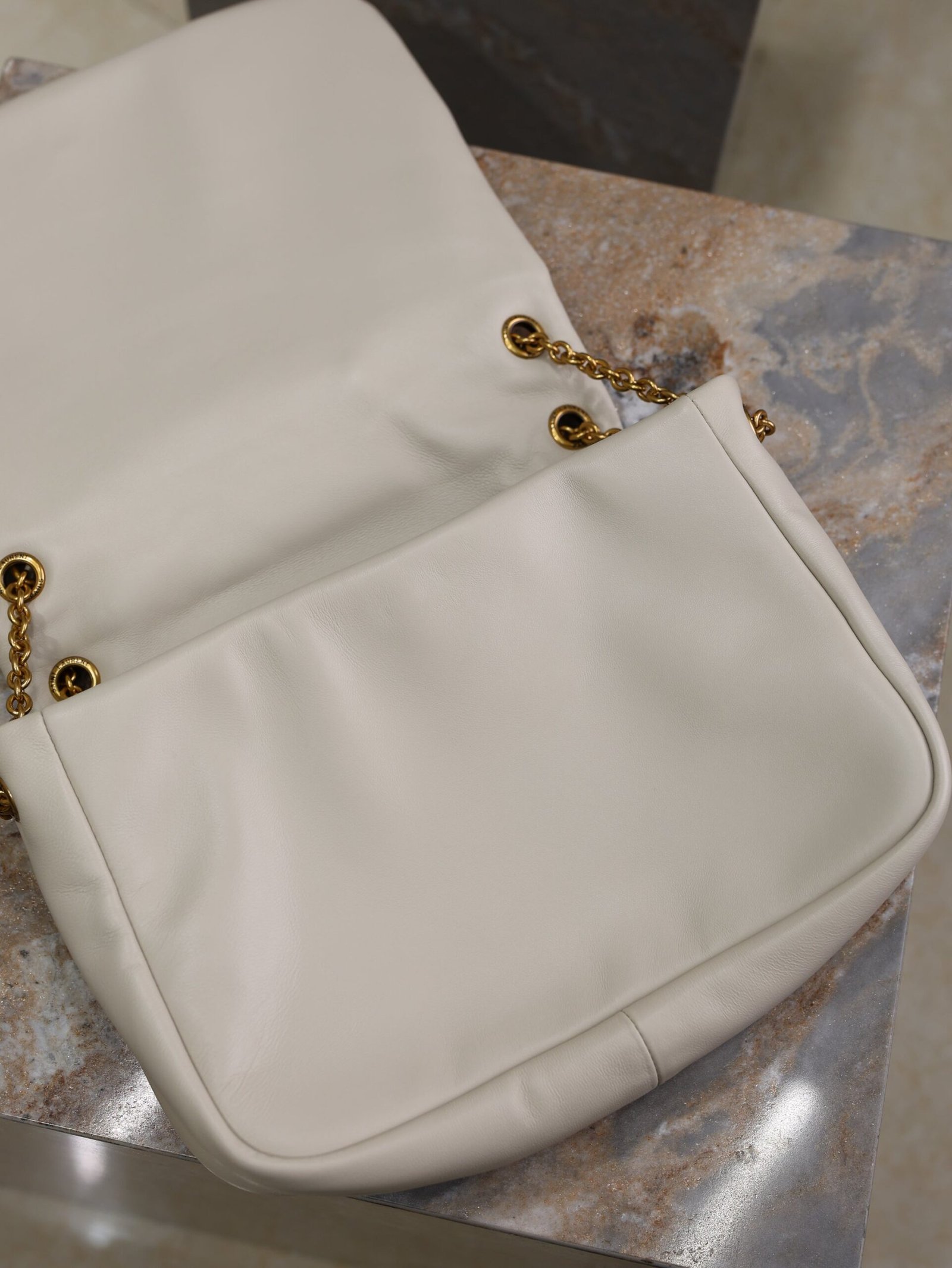 {Style No: HJRO8BBU} YSL 25S JAMIE 4.3 29 IN BLANC VINTAGE LAMBSKIN GOLD HARDWARE - Image 5