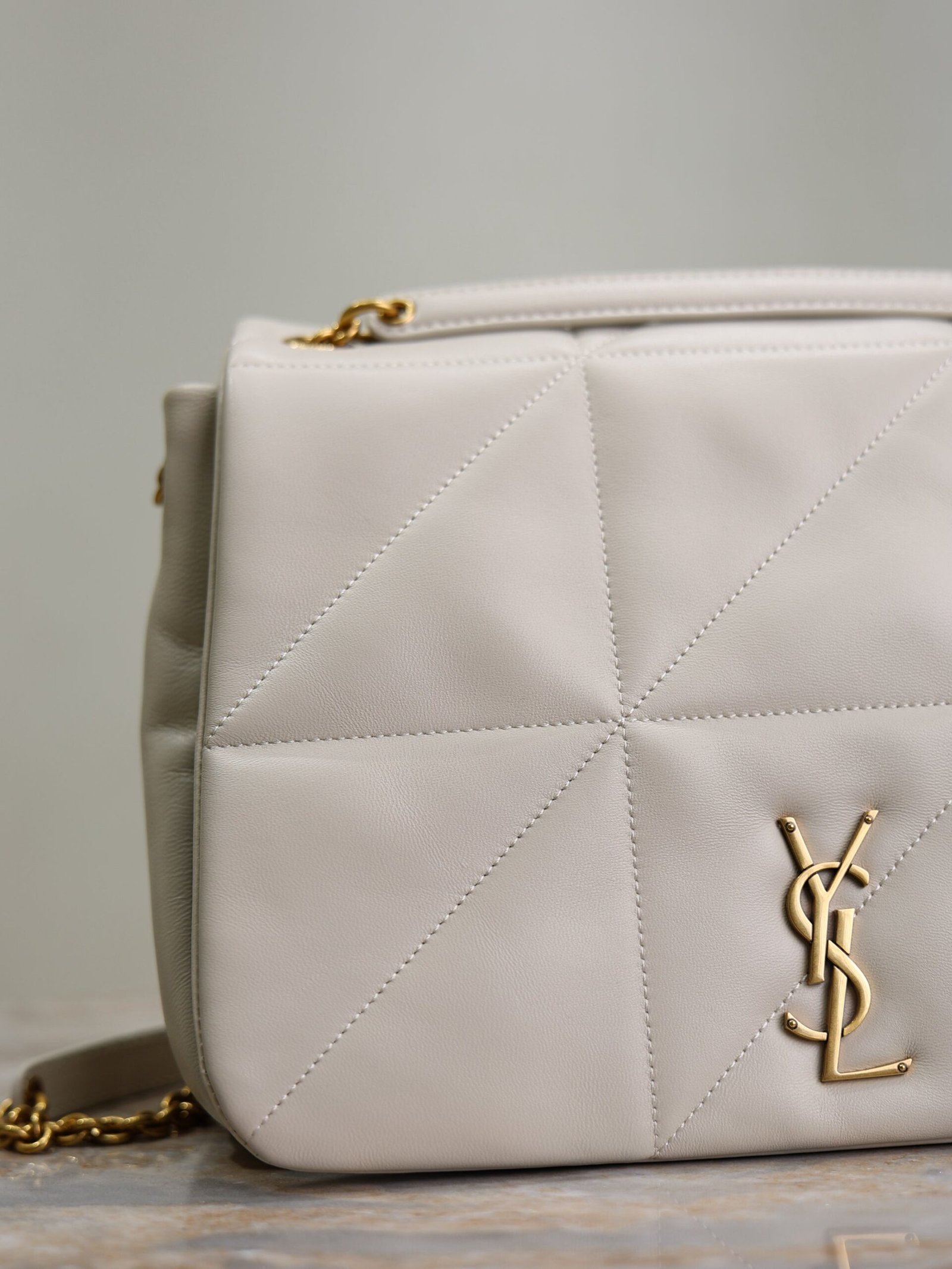 {Style No: HJRO8BBU} YSL 25S JAMIE 4.3 29 IN BLANC VINTAGE LAMBSKIN GOLD HARDWARE - Image 3