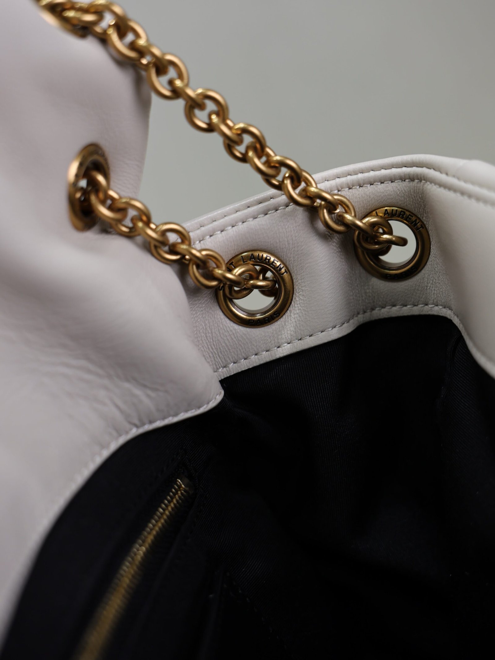 {Style No: HJRO8BBU} YSL 25S JAMIE 4.3 29 IN BLANC VINTAGE LAMBSKIN GOLD HARDWARE - Image 4