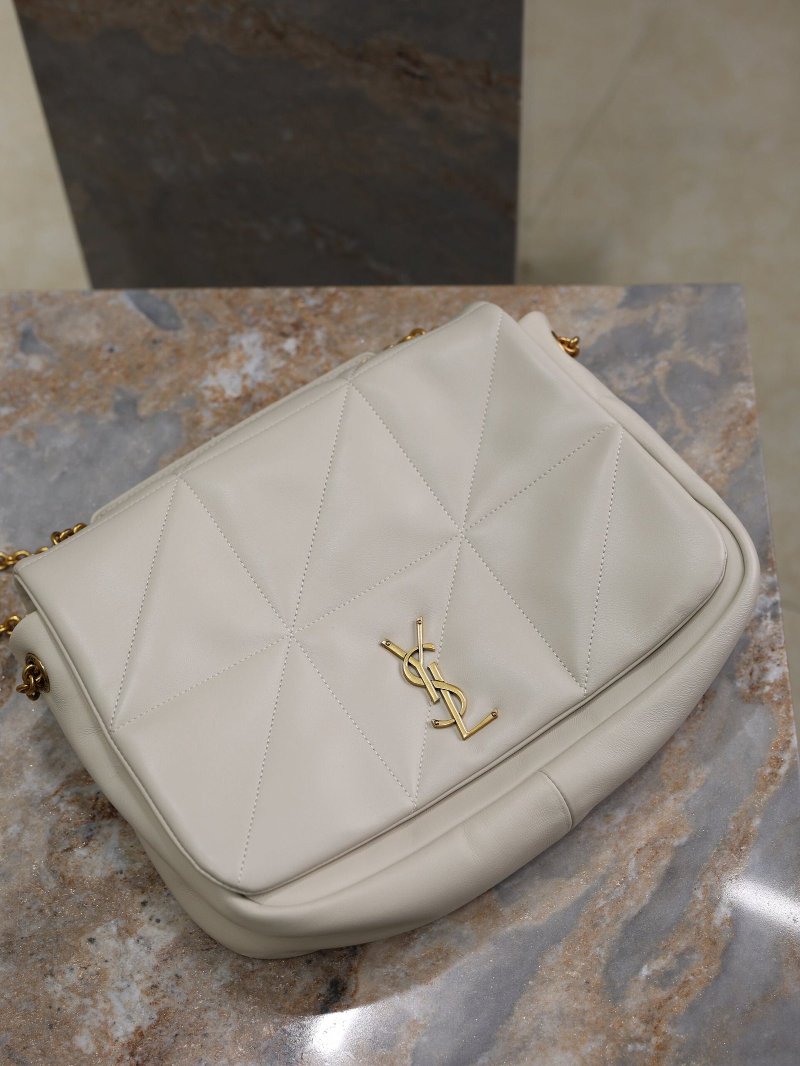 {Style No: HJRO8BBU} YSL 25S JAMIE 4.3 29 IN BLANC VINTAGE LAMBSKIN GOLD HARDWARE - Image 6