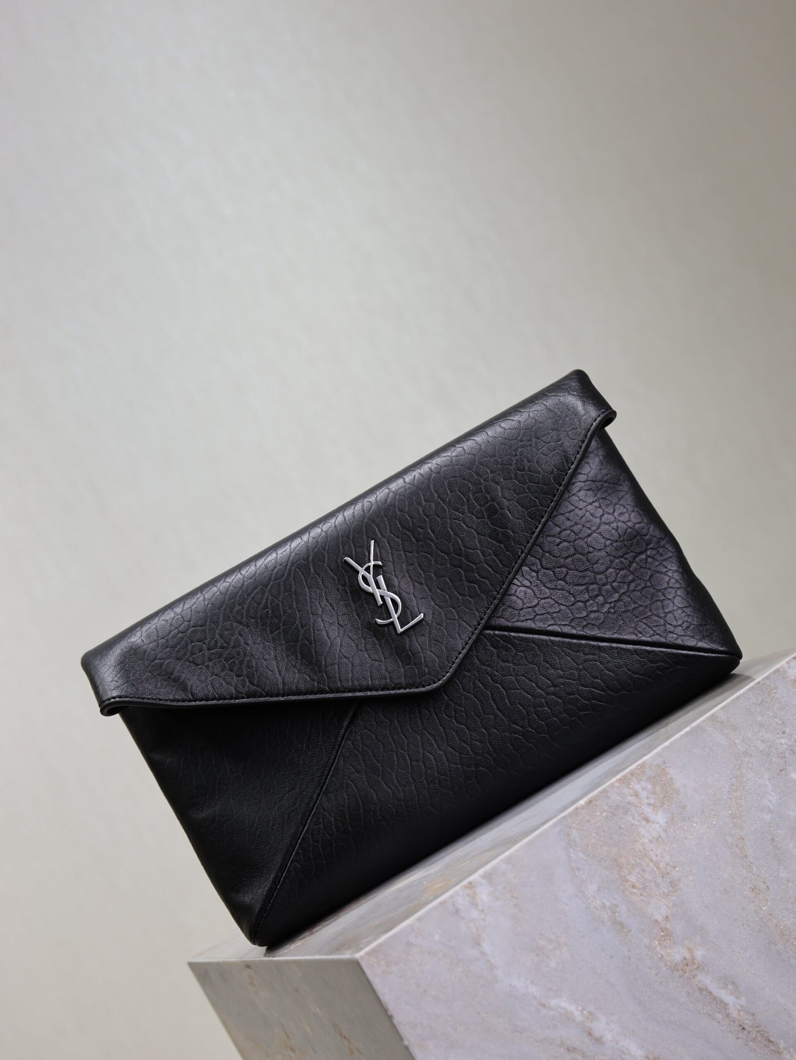 {Style No: C4SLGP89} YSL 25S CASSANDRE LARGE ENVELOPE POUCH 29 IN BLACK CALFSKIN GRAY HARDWARE - Image 8