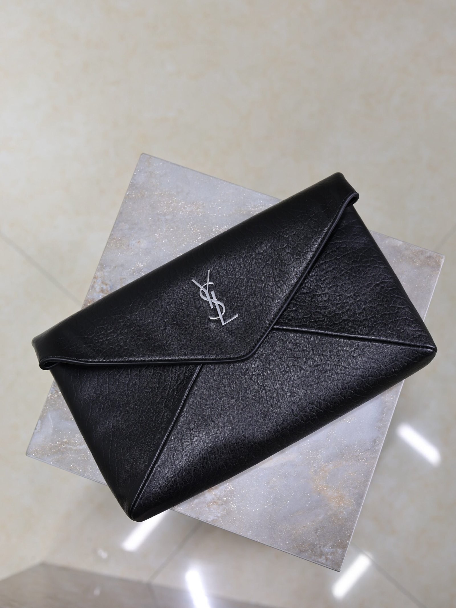 {Style No: C267Q349} YSL 25S CASSANDRE LARGE ENVELOPE POUCH 29 IN BLACK CALFSKIN GRAY HARDWRE - Image 9