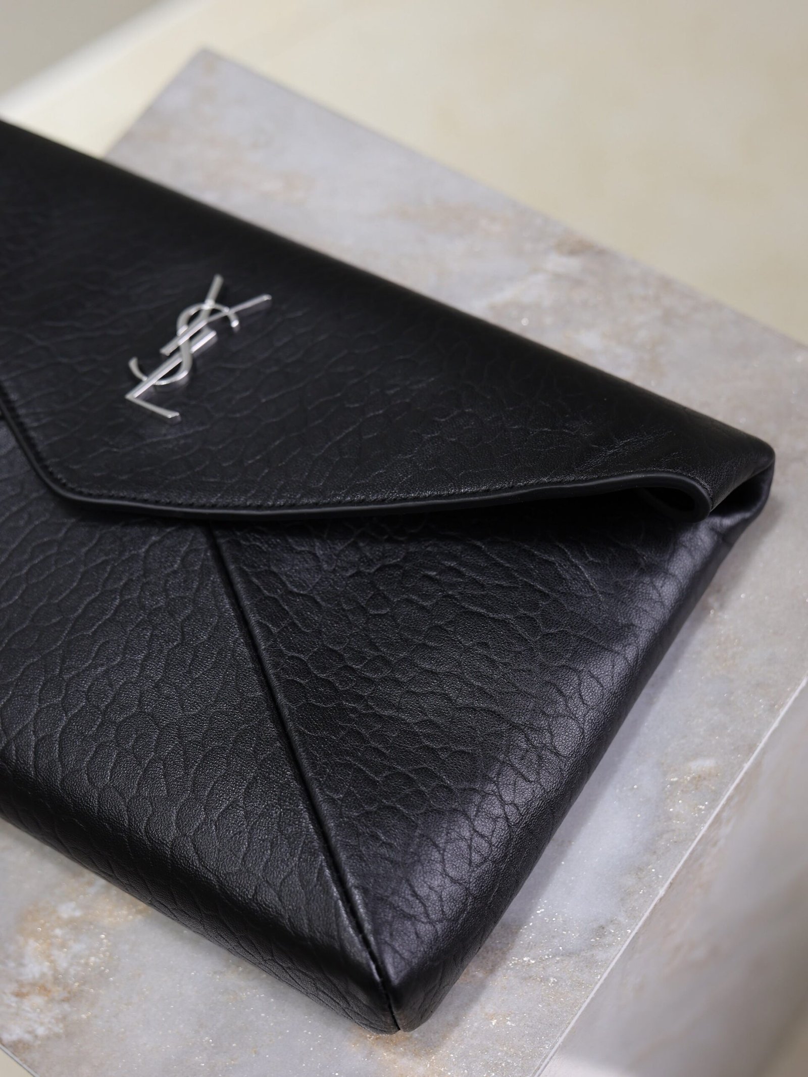 {Style No: C4SLGP89} YSL 25S CASSANDRE LARGE ENVELOPE POUCH 29 IN BLACK CALFSKIN GRAY HARDWARE - Image 3