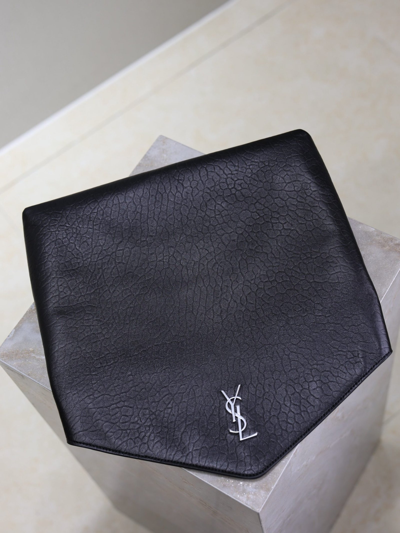 {Style No: C4SLGP89} YSL 25S CASSANDRE LARGE ENVELOPE POUCH 29 IN BLACK CALFSKIN GRAY HARDWARE - Image 6