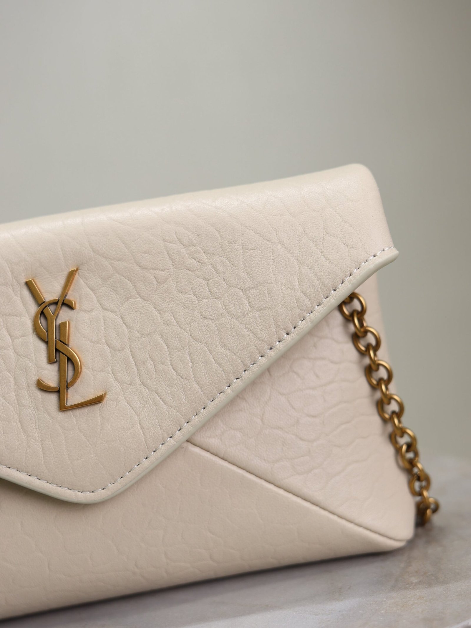 {Style No: JLNEQ39X} YSL 25S CALYPSO MINI 19 IN BLANC VINTAGE LAMBSKIN GOLD HARDWARE - Image 3