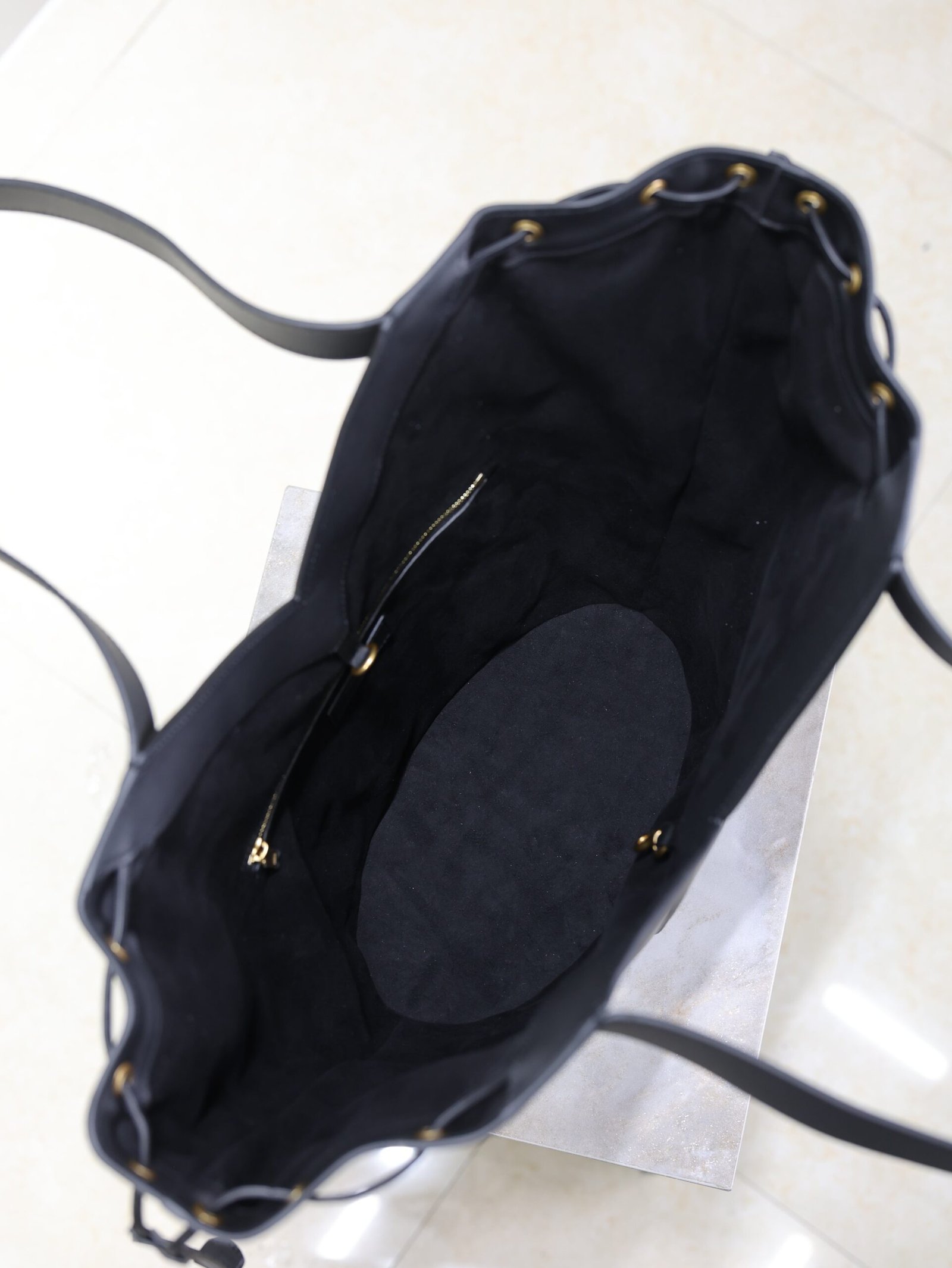 {Style No: G1ERTDVN} YSL 25S Y LARGE HOBO 50 IN BLACK CALFSKIN GOLD HARDWARE - Image 6