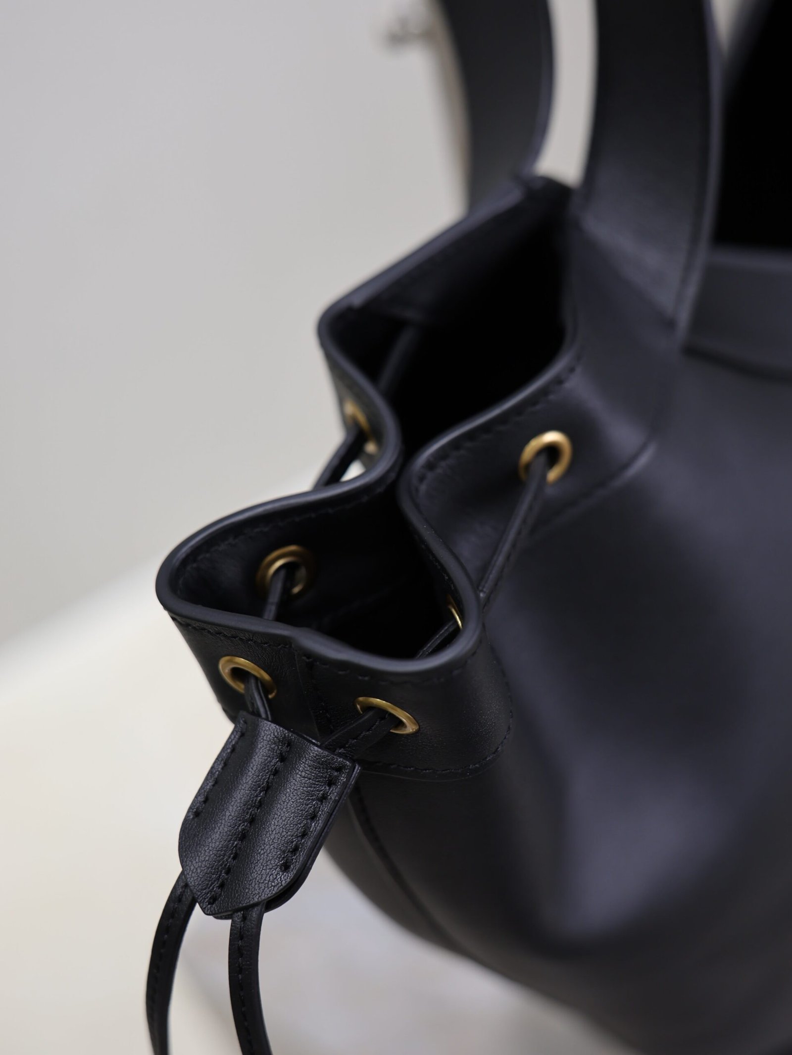 {Style No: G1ERTDVN} YSL 25S Y LARGE HOBO 50 IN BLACK CALFSKIN GOLD HARDWARE - Image 5