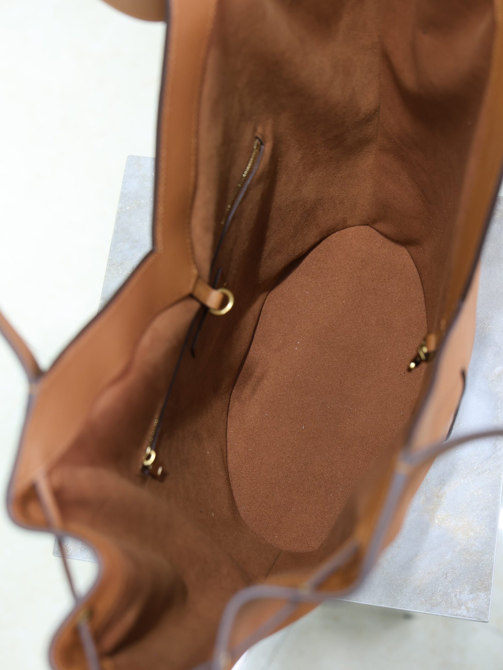 {Style No: 7613R68C} YSL 25S Y LARGE HOBO 50 IN CARAMEL CALFSKIN GOLD HARDWARE - Image 5