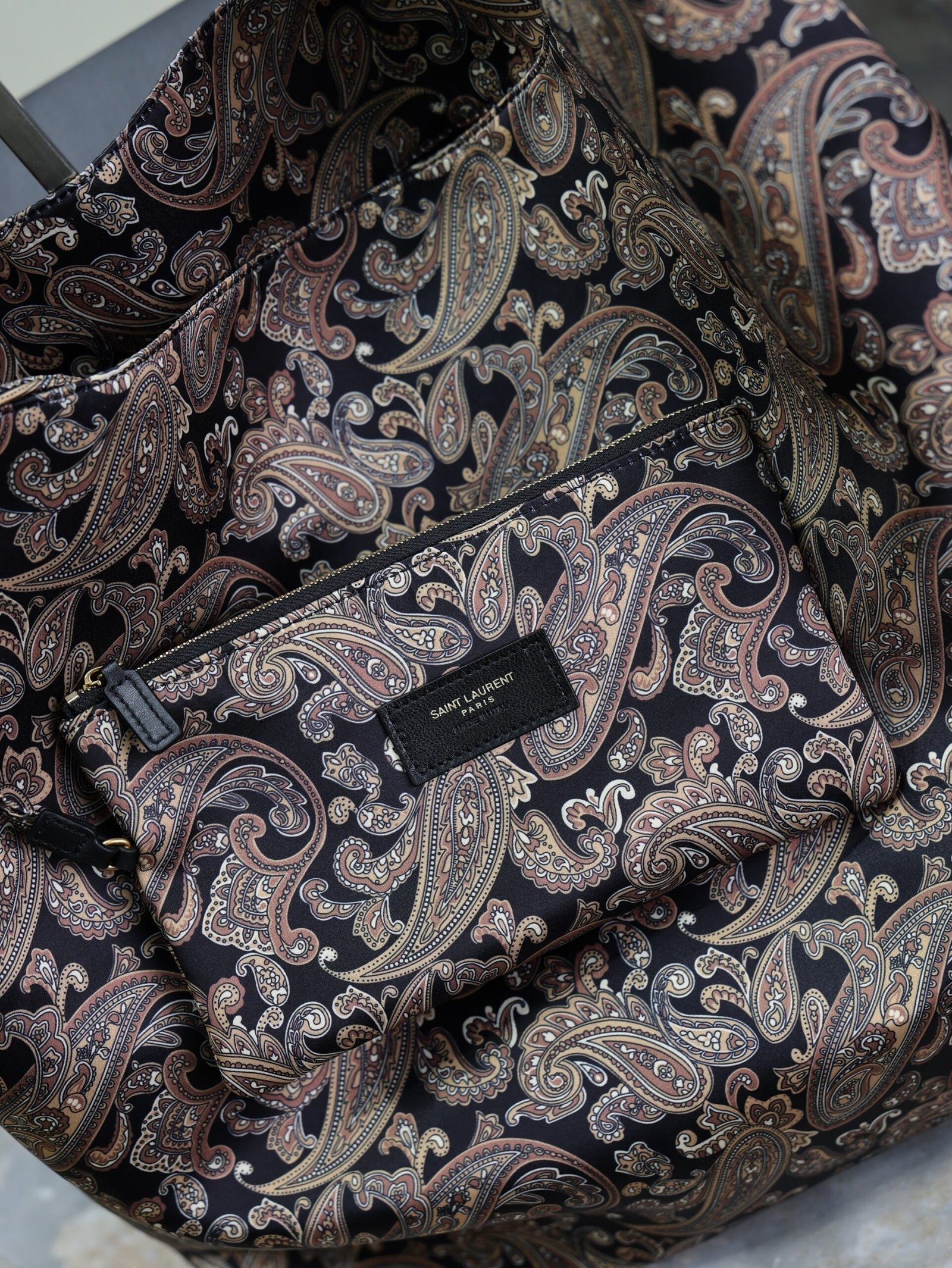 {Style No: ELMYCXZI} YSL 25S AMALIA 50 IN NAVY MULTICOLOR SILK TWILL GOLD HARDWARE - Image 9