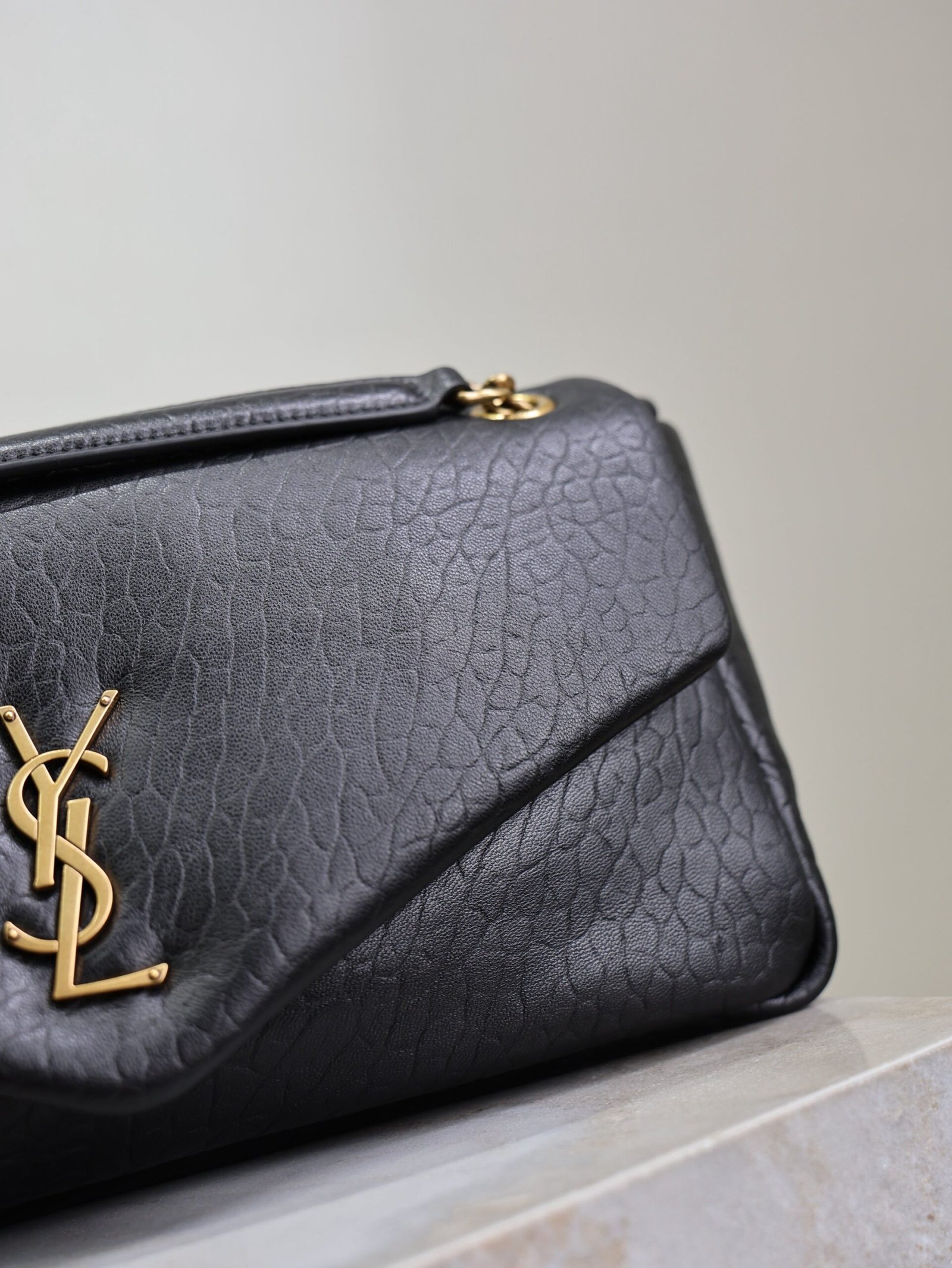 {Style No: T2QXCRRH} YSL 25S CALYPSO 30 IN BLACK GRAINED CALFSKIN GOLD HARDWARE - Image 4