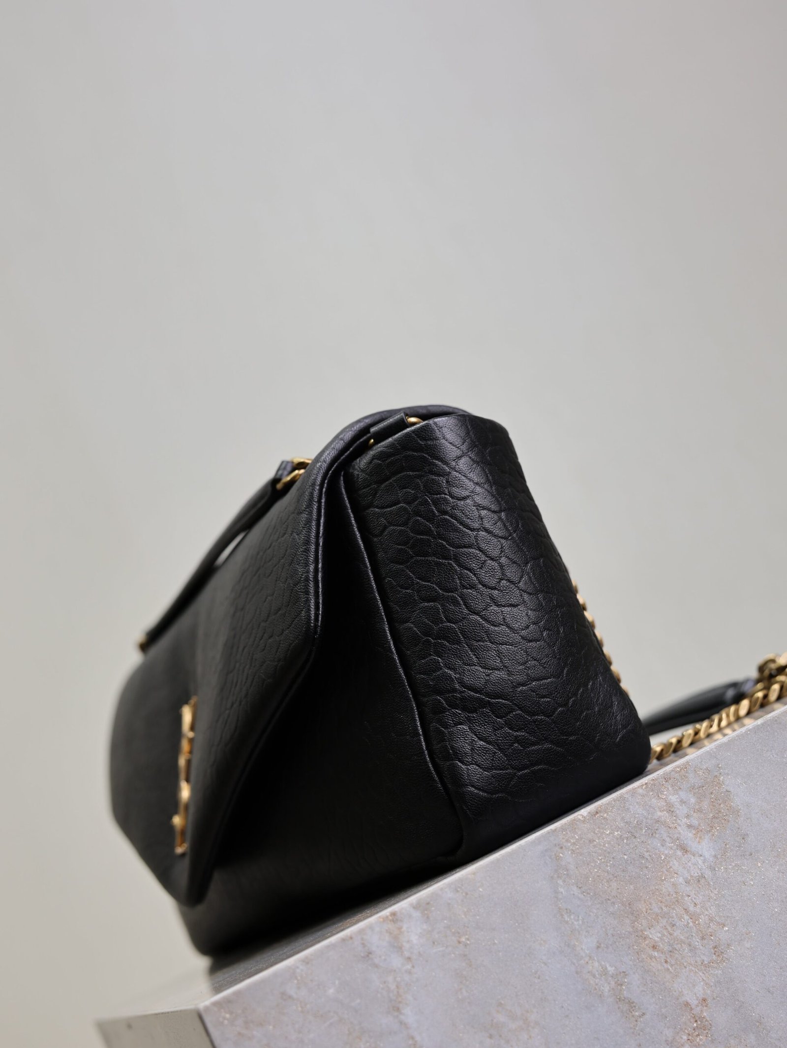 {Style No: T2QXCRRH} YSL 25S CALYPSO 30 IN BLACK GRAINED CALFSKIN GOLD HARDWARE - Image 8