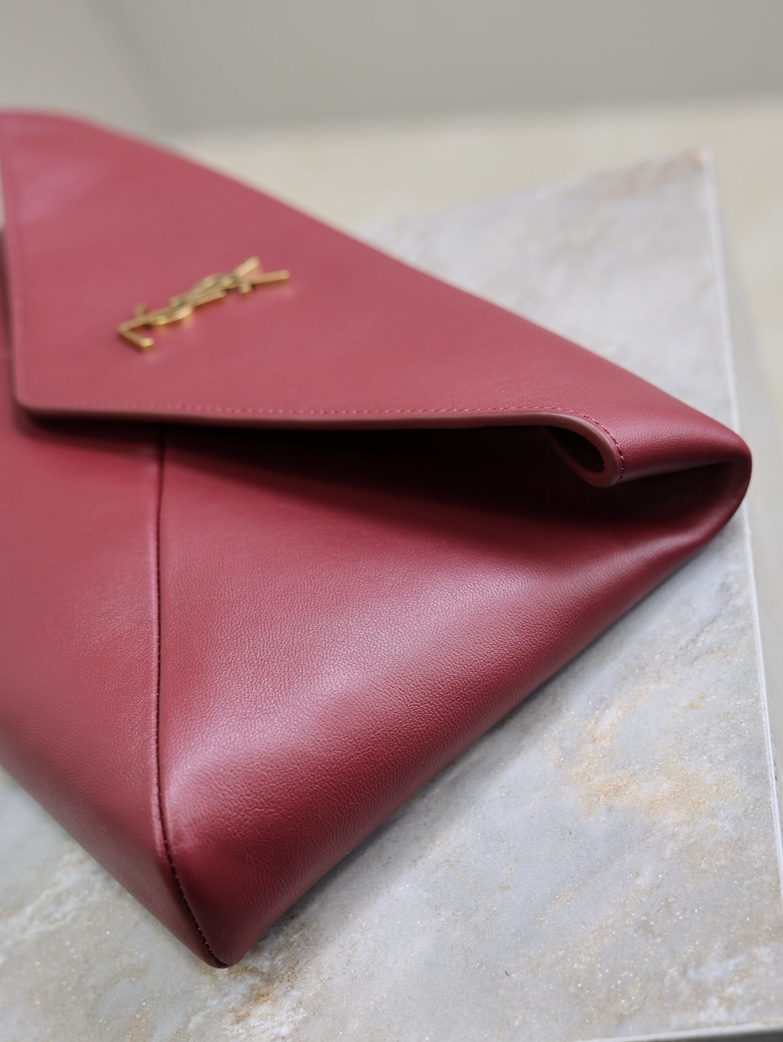 {Style No: UH9GXISL} YSL 25S CASSANDRE LARGE ENVELOPE POUCH 29 IN DARK RUBY SHINY CALFSKIN GOLD HARDWRE - Image 6