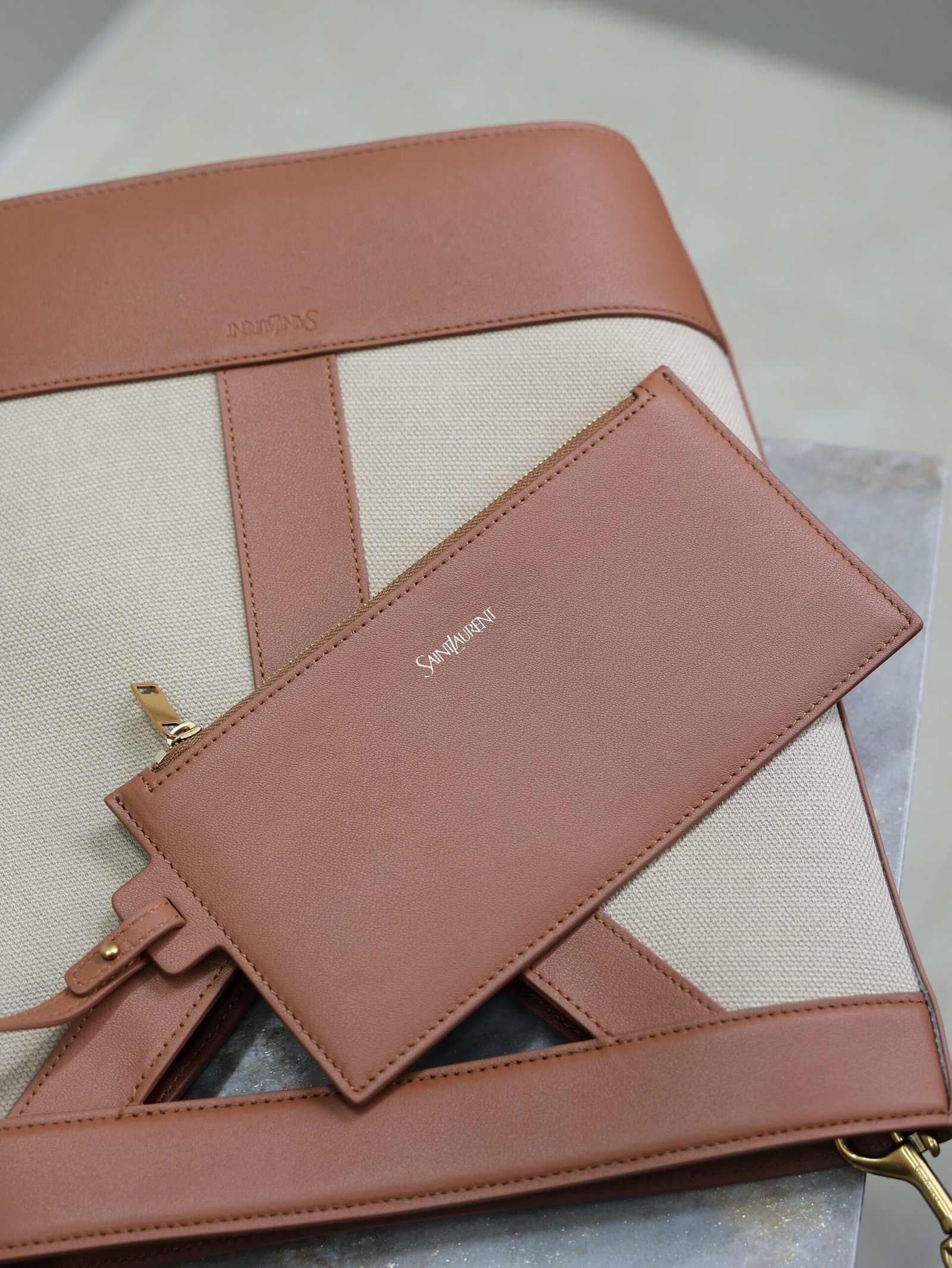 {Style No: 93P5KA6K} YSL 25S Y SMALL BUCKET 29 IN DESERT DUST AND BRICK CANVAS GOLD HARDWRE - Image 2