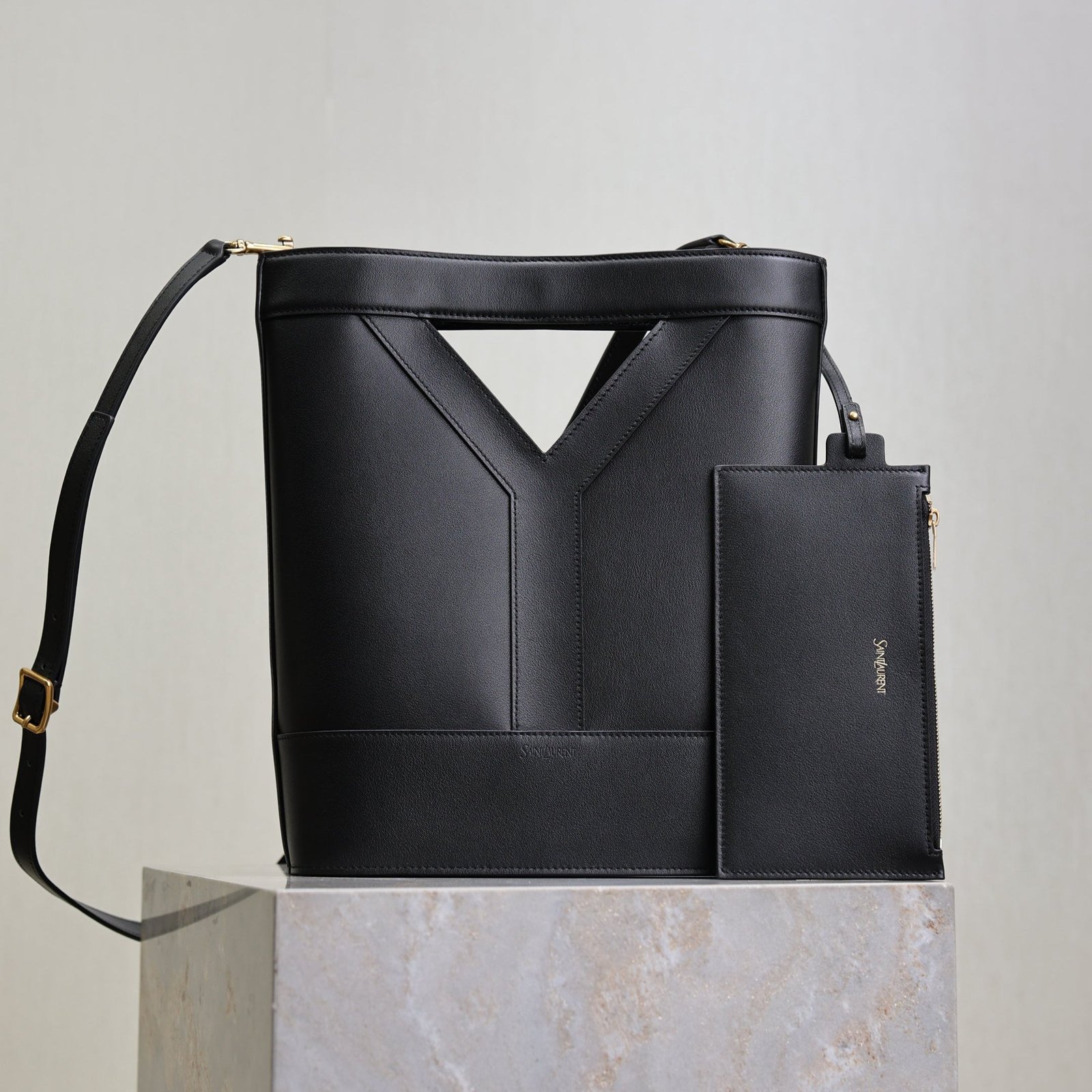 {Style No: YLHLL54L} YSL 25S Y SMALL BUCKET 29 IN BLACK CALFSKIN GOLD HARDWRE