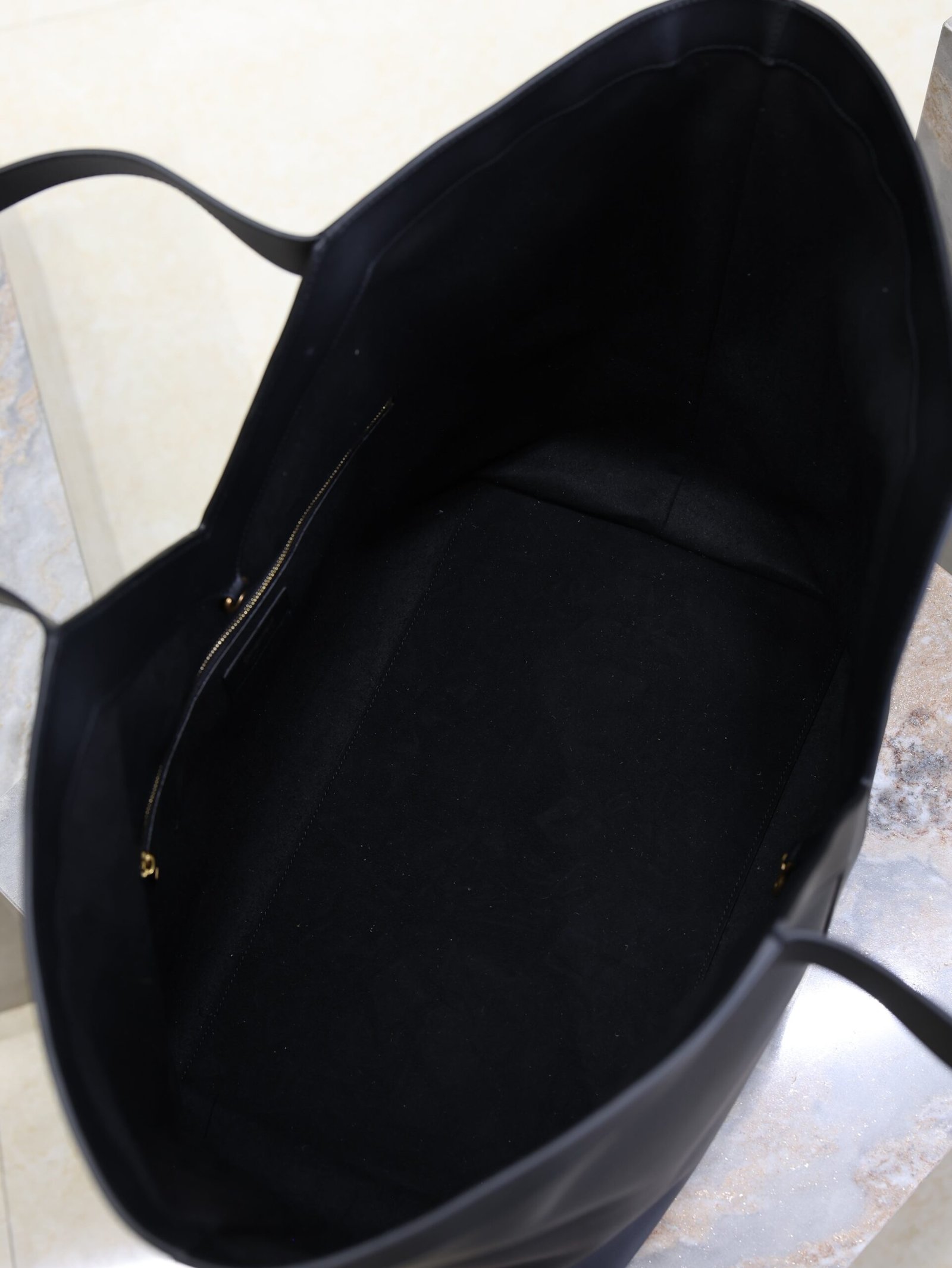 {Style No: 3NXZZ5TM} YSL 25S Y TOTE 50 IN BLACK CALFSKIN GOLD HARDWARE - Image 5