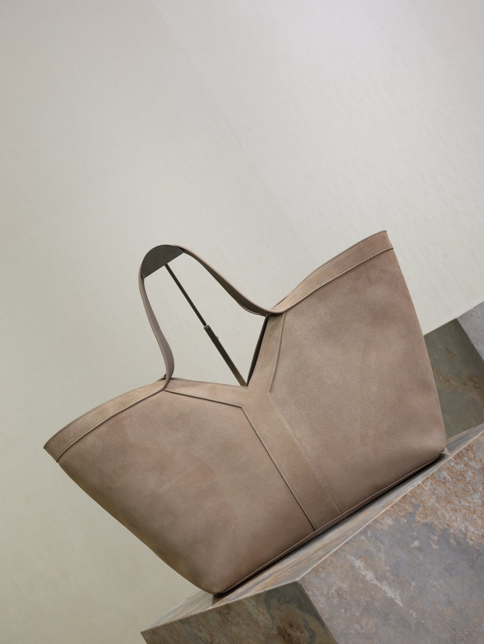 {Style No: 163JZL9A} YSL 25S Y MAXI TOTE 50 IN DRY GRAIN SUEDE GOLD HARDWARE - Image 2