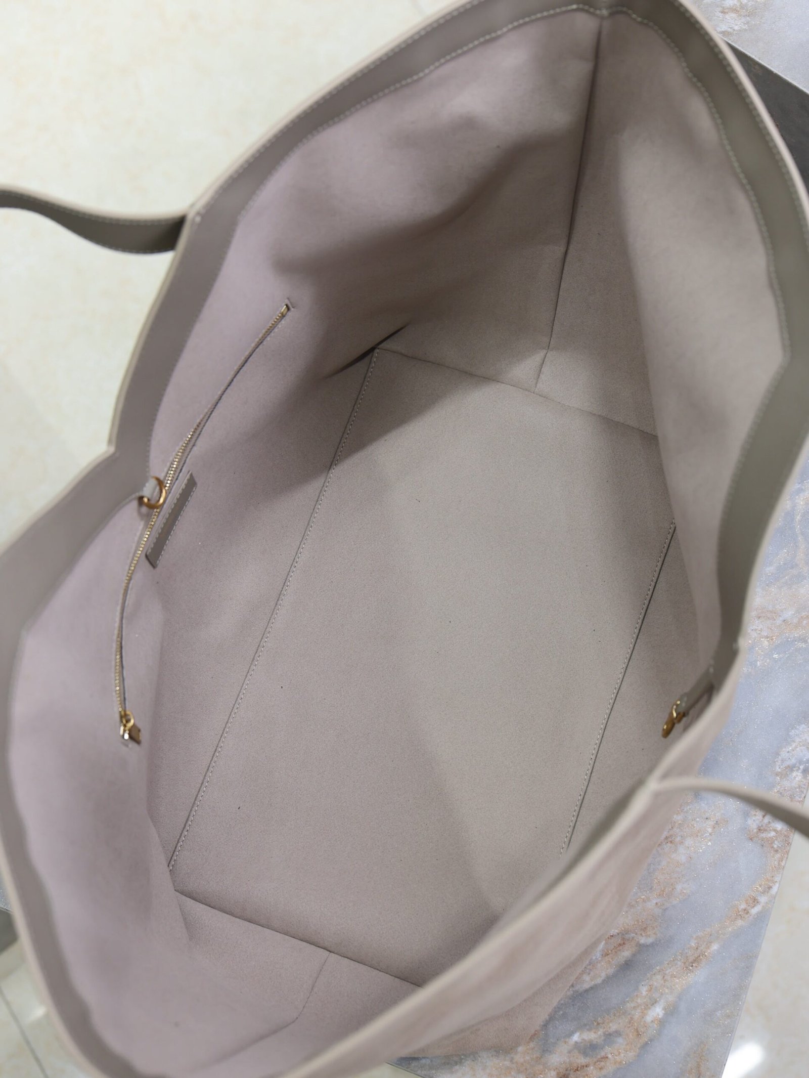 {Style No: 163JZL9A} YSL 25S Y MAXI TOTE 50 IN DRY GRAIN SUEDE GOLD HARDWARE - Image 5