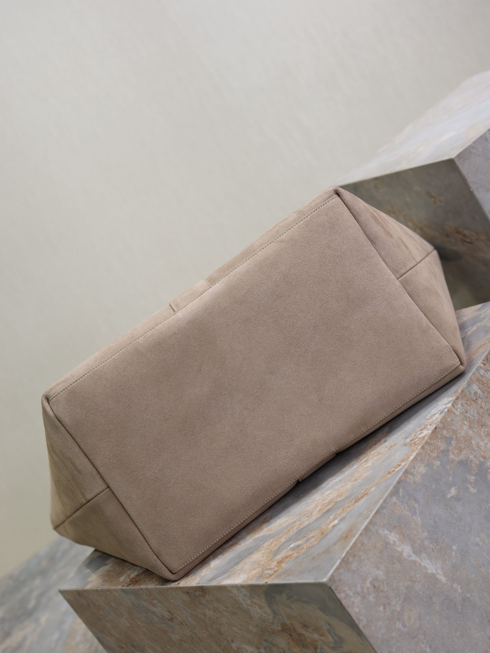 {Style No: 163JZL9A} YSL 25S Y MAXI TOTE 50 IN DRY GRAIN SUEDE GOLD HARDWARE - Image 9