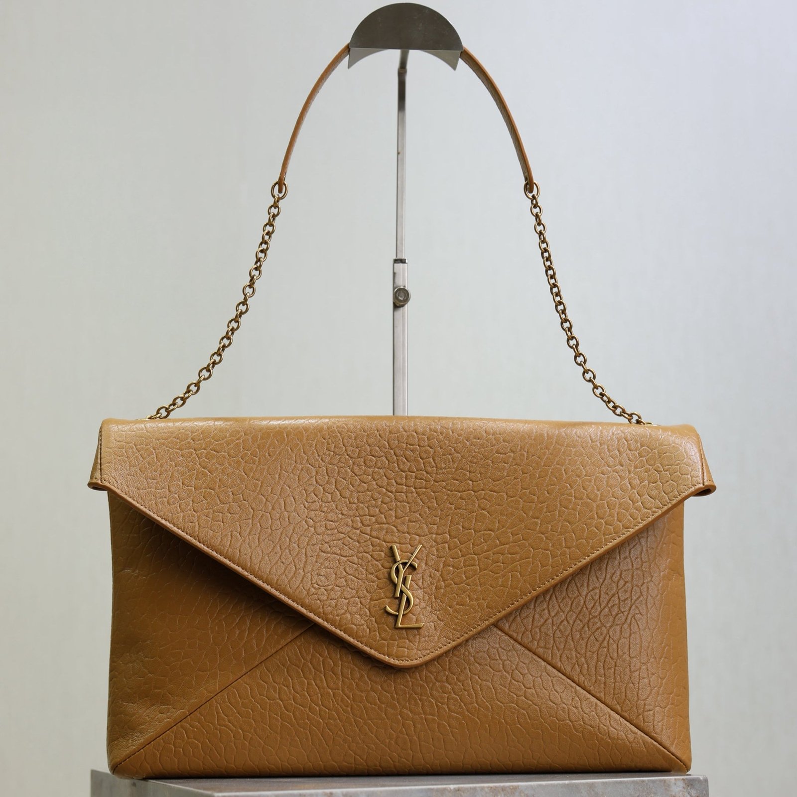 {Style No: 52GJB1YJ} YSL 25S CASSANDRE ENVELOPE MESSENGER 35 IN GOLDEN BROWN LAMBSKIN GOLD HARDWARE