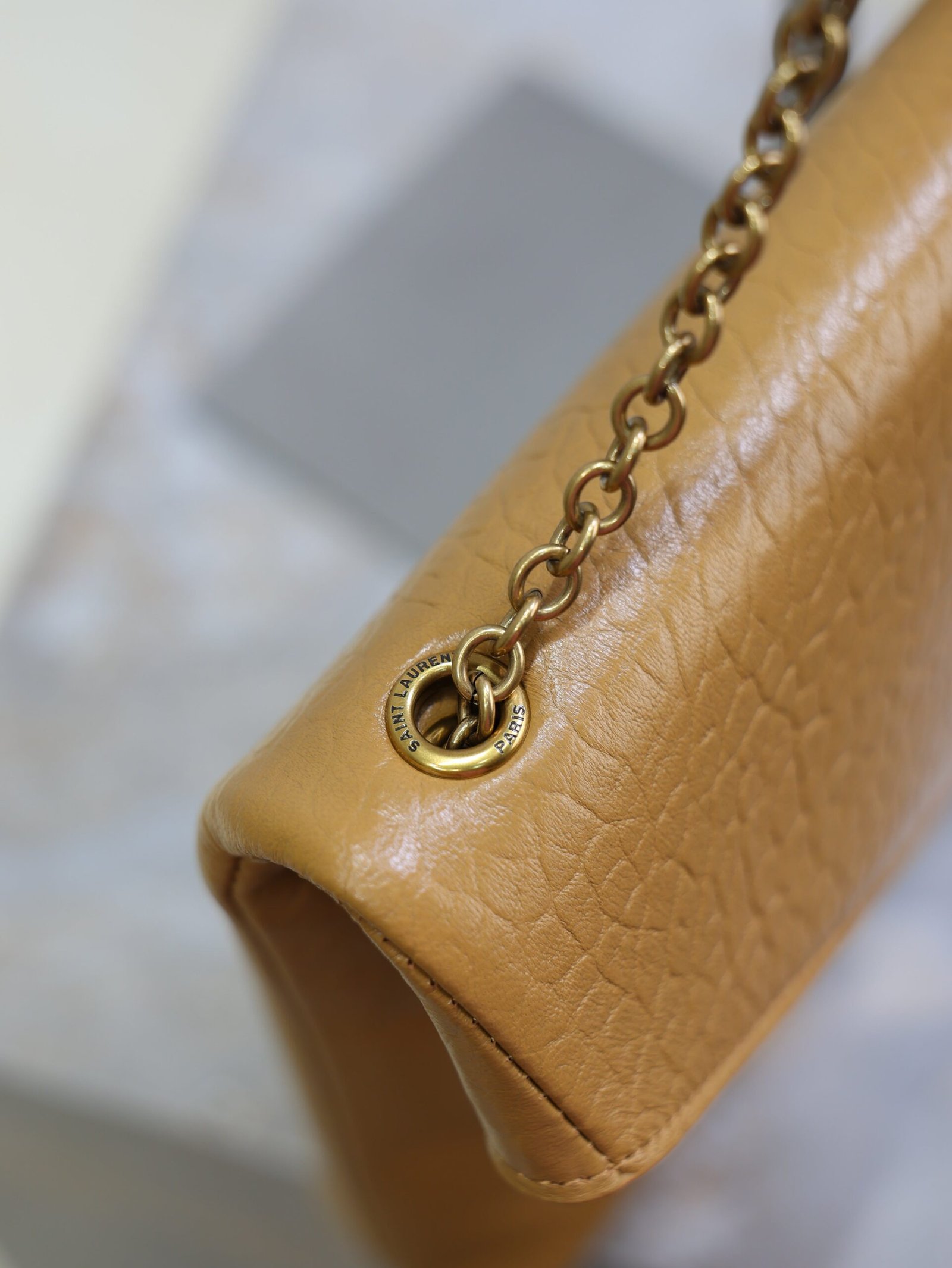 {Style No: 52GJB1YJ} YSL 25S CASSANDRE ENVELOPE MESSENGER 35 IN GOLDEN BROWN LAMBSKIN GOLD HARDWARE - Image 6