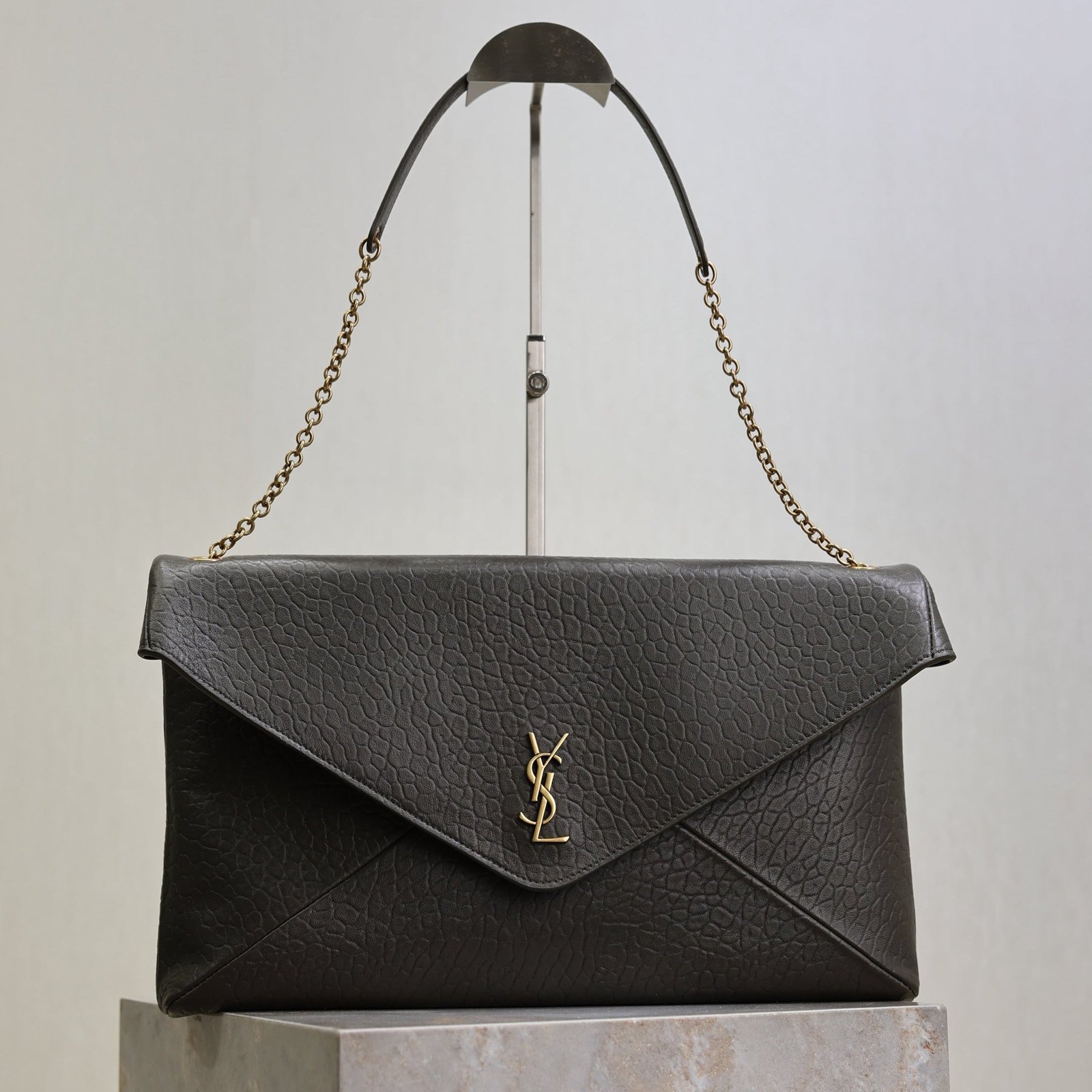 {Style No: PHG9DZK4} YSL 25S CASSANDRE ENVELOPE MESSENGER 35 IN LIGHT MUSK LAMBSKIN GOLD HARDWRE