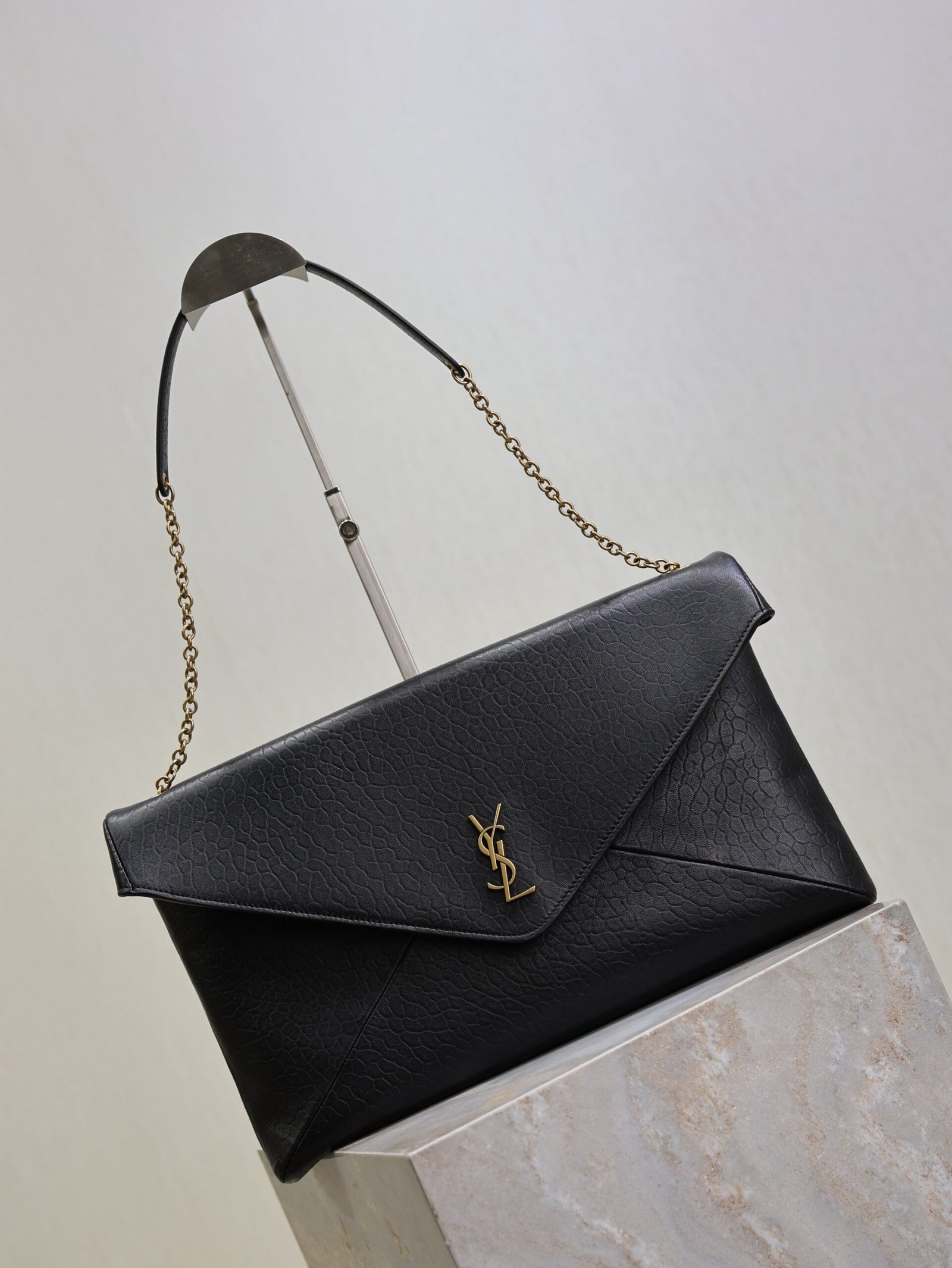 {Style No: 9ICOS8PC} YSL 25S CASSANDRE ENVELOPE MESSENGER 35 IN BLACK LAMBSKIN GOLD HARDWRE - Image 7