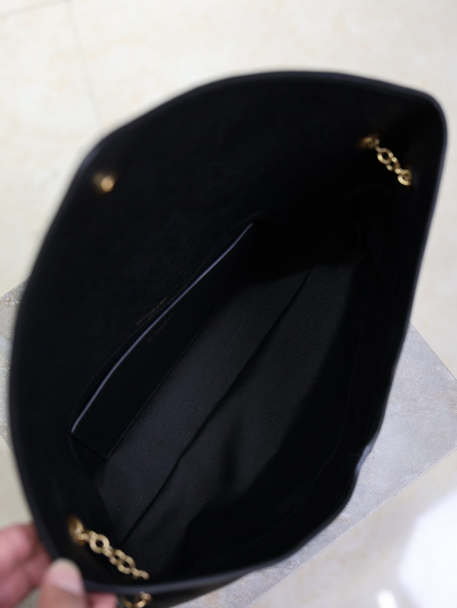 {Style No: 9ICOS8PC} YSL 25S CASSANDRE ENVELOPE MESSENGER 35 IN BLACK LAMBSKIN GOLD HARDWRE - Image 5