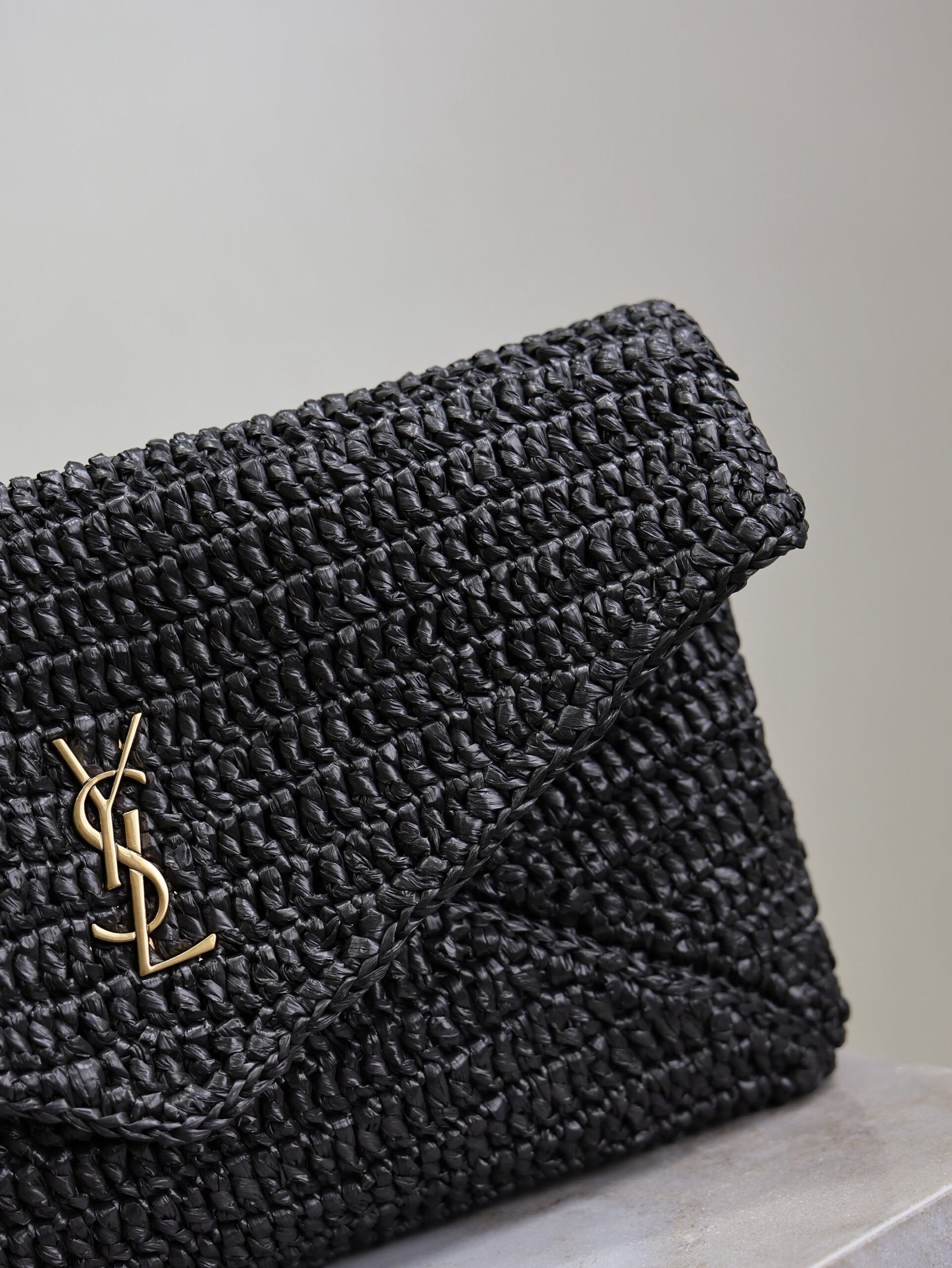 {Style No: FCLTYO53} YSL 25S CASSANDRE LARGE ENVELOPE POUCH 29 IN BLACK RAFFIA GOLD HARDWRE - Image 3