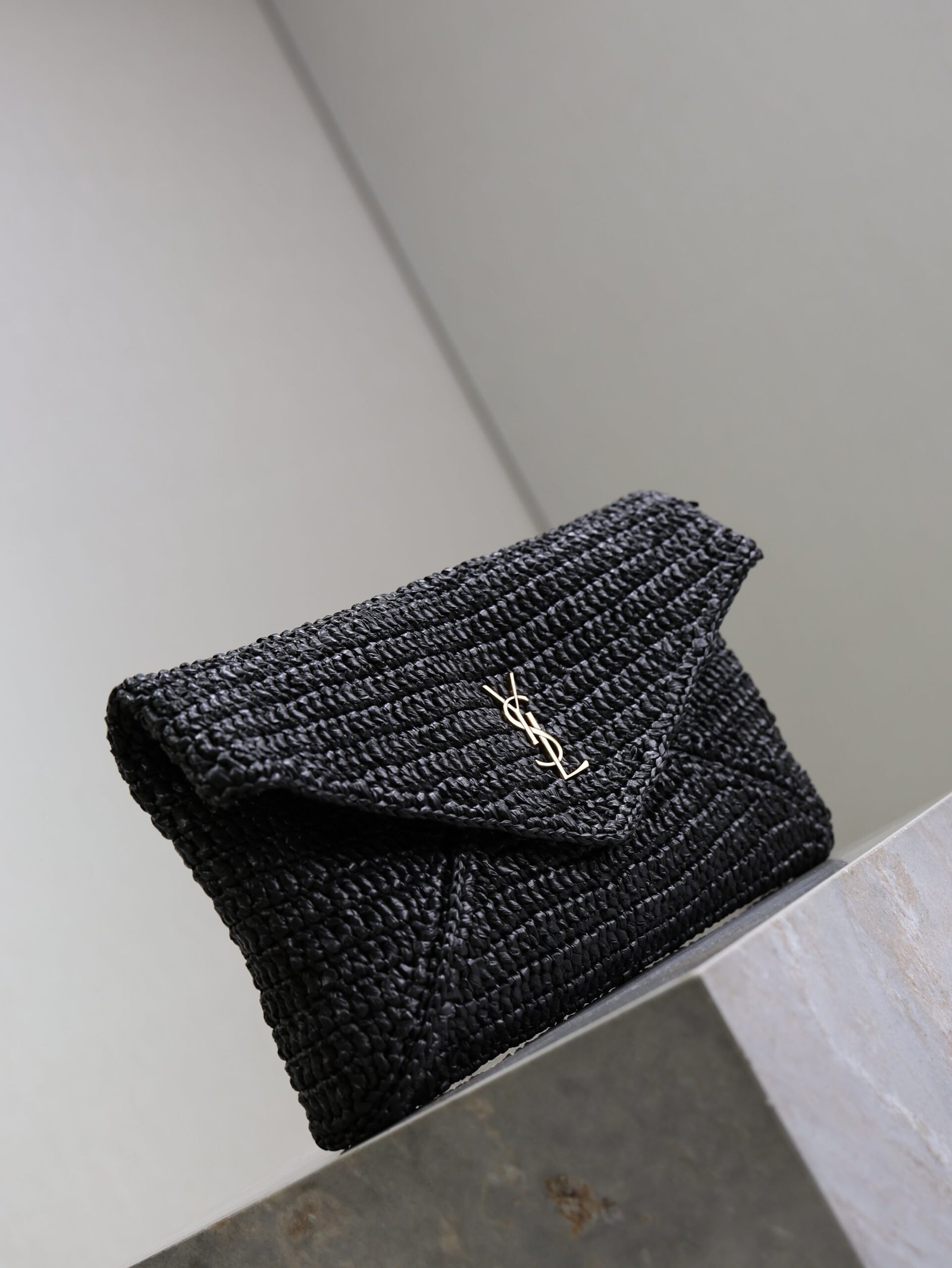 {Style No: FCLTYO53} YSL 25S CASSANDRE LARGE ENVELOPE POUCH 29 IN BLACK RAFFIA GOLD HARDWRE - Image 8