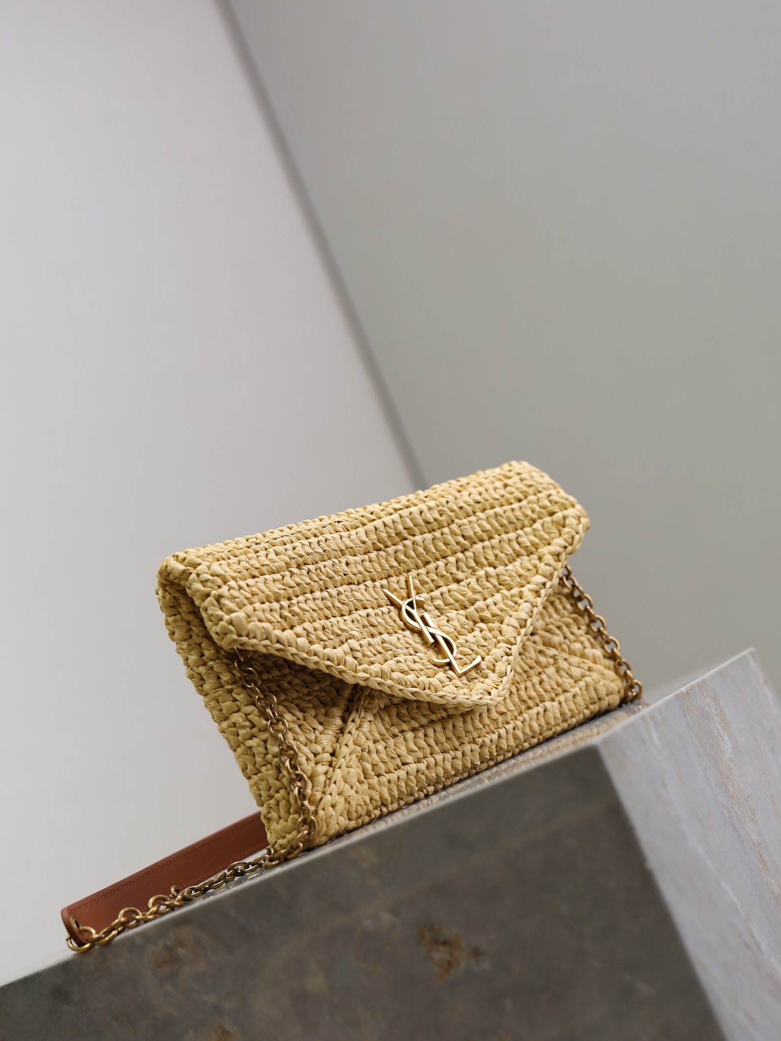 {Style No: FVRHZE1X} YSL 25S CALYPSO BAG 19 IN NATURAL RAFFIA AND CALFSKIN GOLD HARDWARE - Image 4