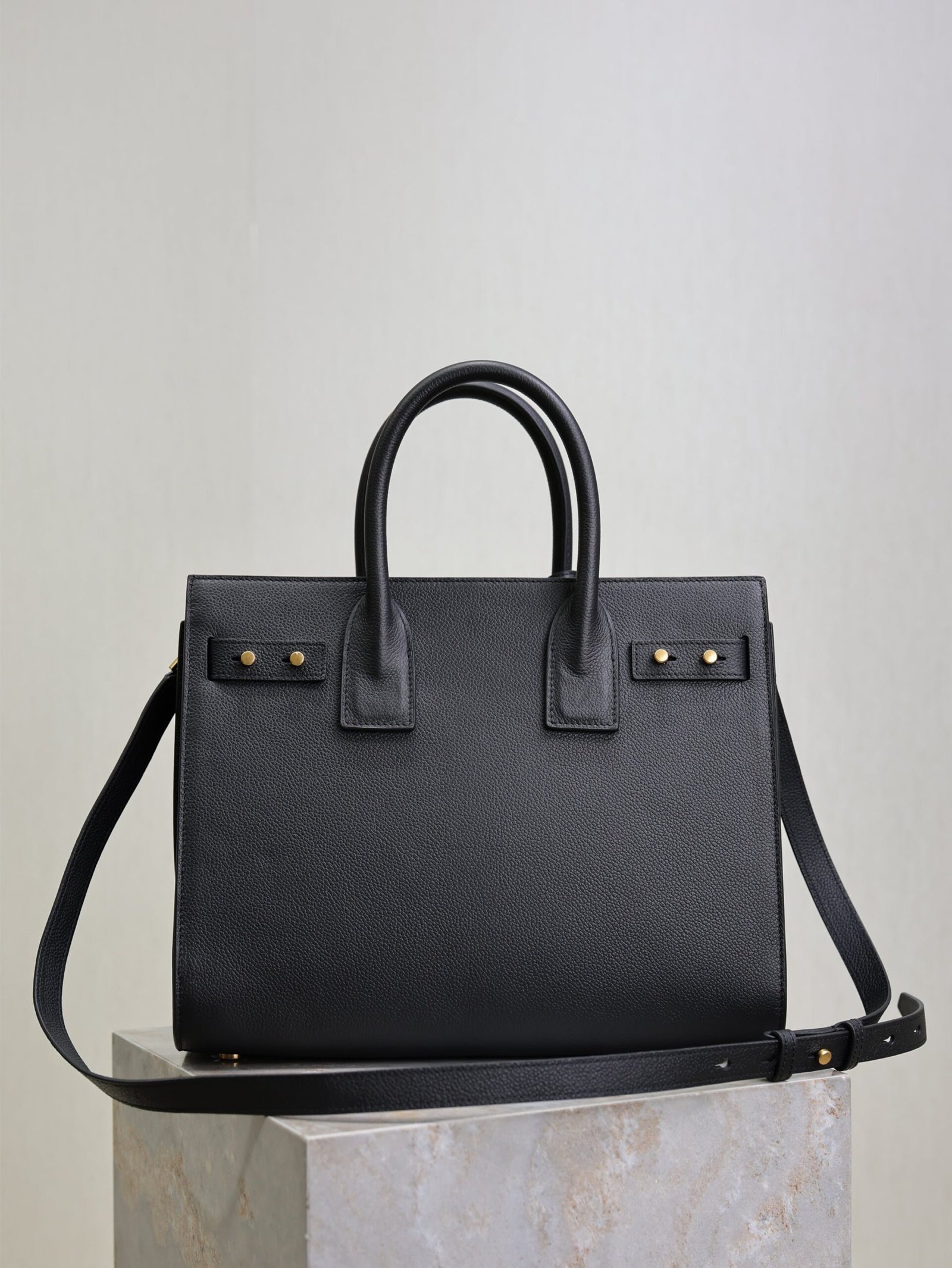 {Style No: CF17BP8N} YSL 25S SAC DE JOUR GM 32 IN BLACK SUPPLE GRAINED CALFSKIN GOLD HARDWARE - Image 2