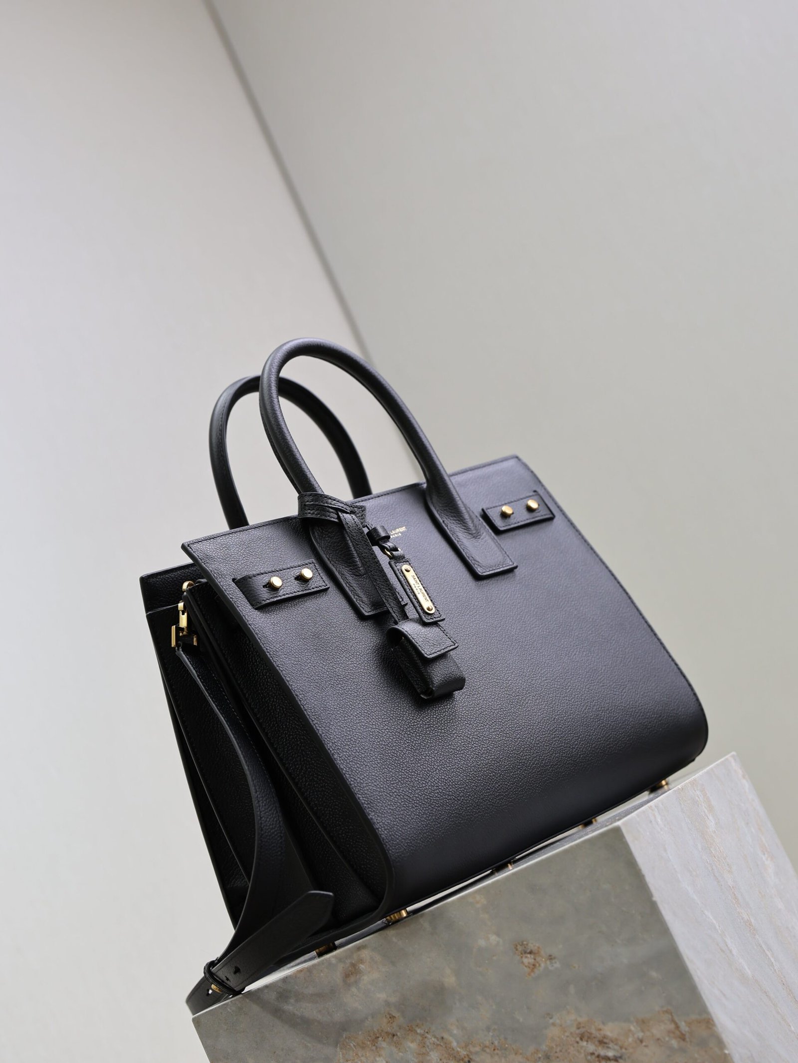 {Style No: CF17BP8N} YSL 25S SAC DE JOUR GM 32 IN BLACK SUPPLE GRAINED CALFSKIN GOLD HARDWARE - Image 3