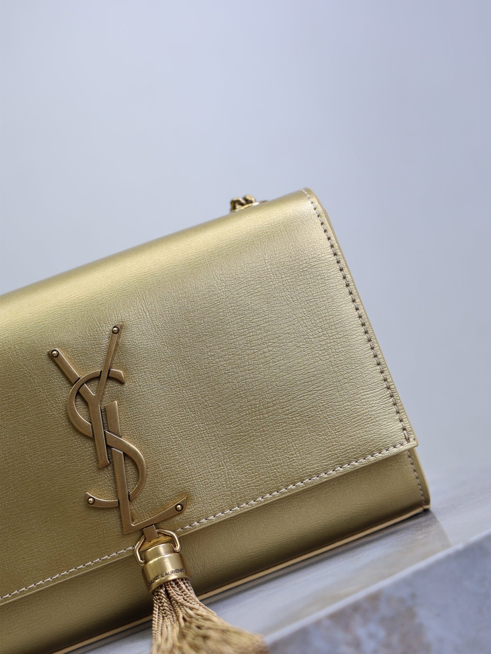 {Style No: CN58MIHE} YSL 25S KATE TASSEL 20 IN GOLD METALLIC CALFSKIN GOLD HARDWARE - Image 3
